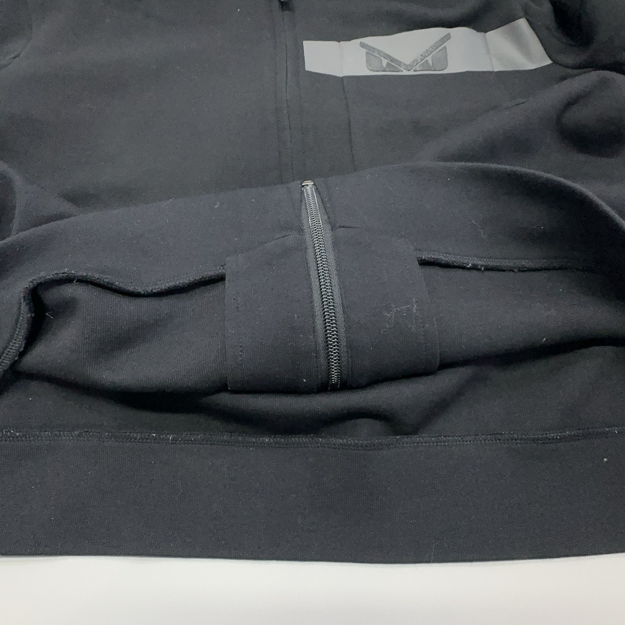 Fendi Fendi Bag Bugs Zip Hoodie Size L Size US L / EU 52-54 / 3 - 6 Thumbnail