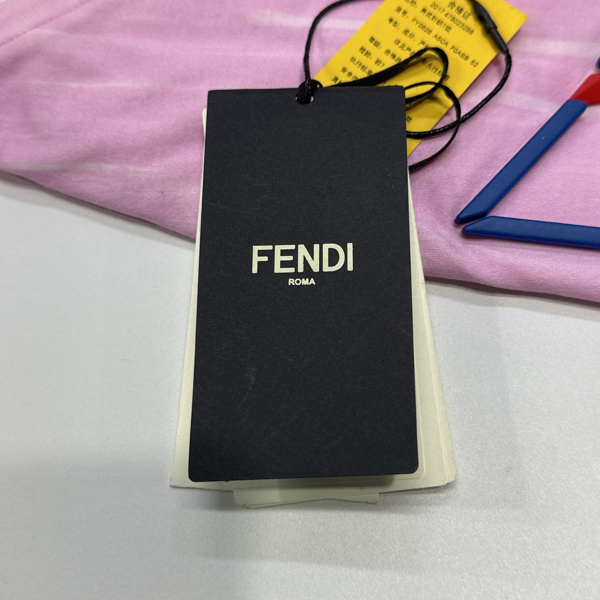 Fendi Fendi Pink Graphic Short Sleeve T-Shirt Size L Size US L / EU 52-54 / 3 - 3 Thumbnail