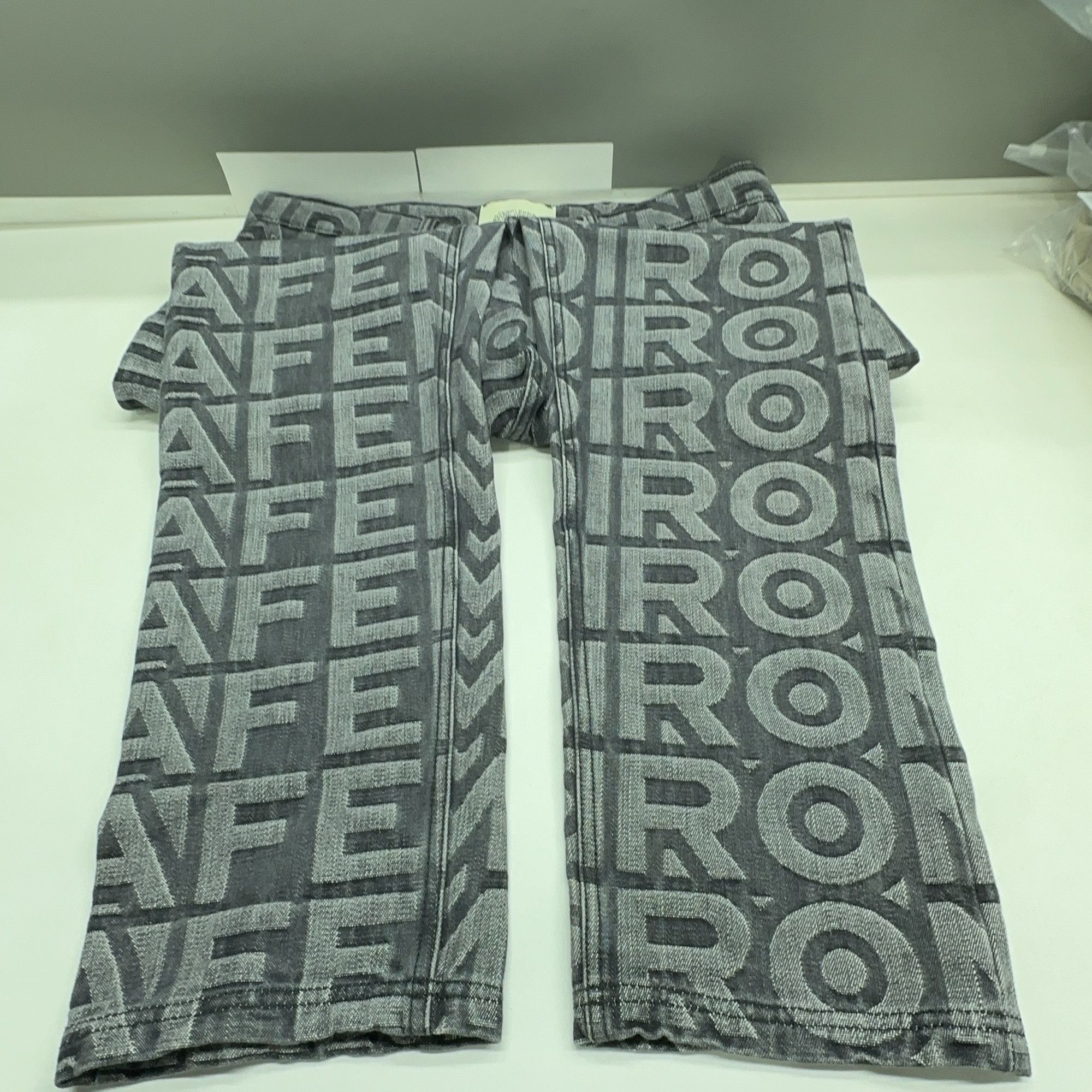 Fendi Fendi x Marc Jacobs Logo Print Jeans IT 36 Size 25" / US 0 / IT 36 - 7 Thumbnail