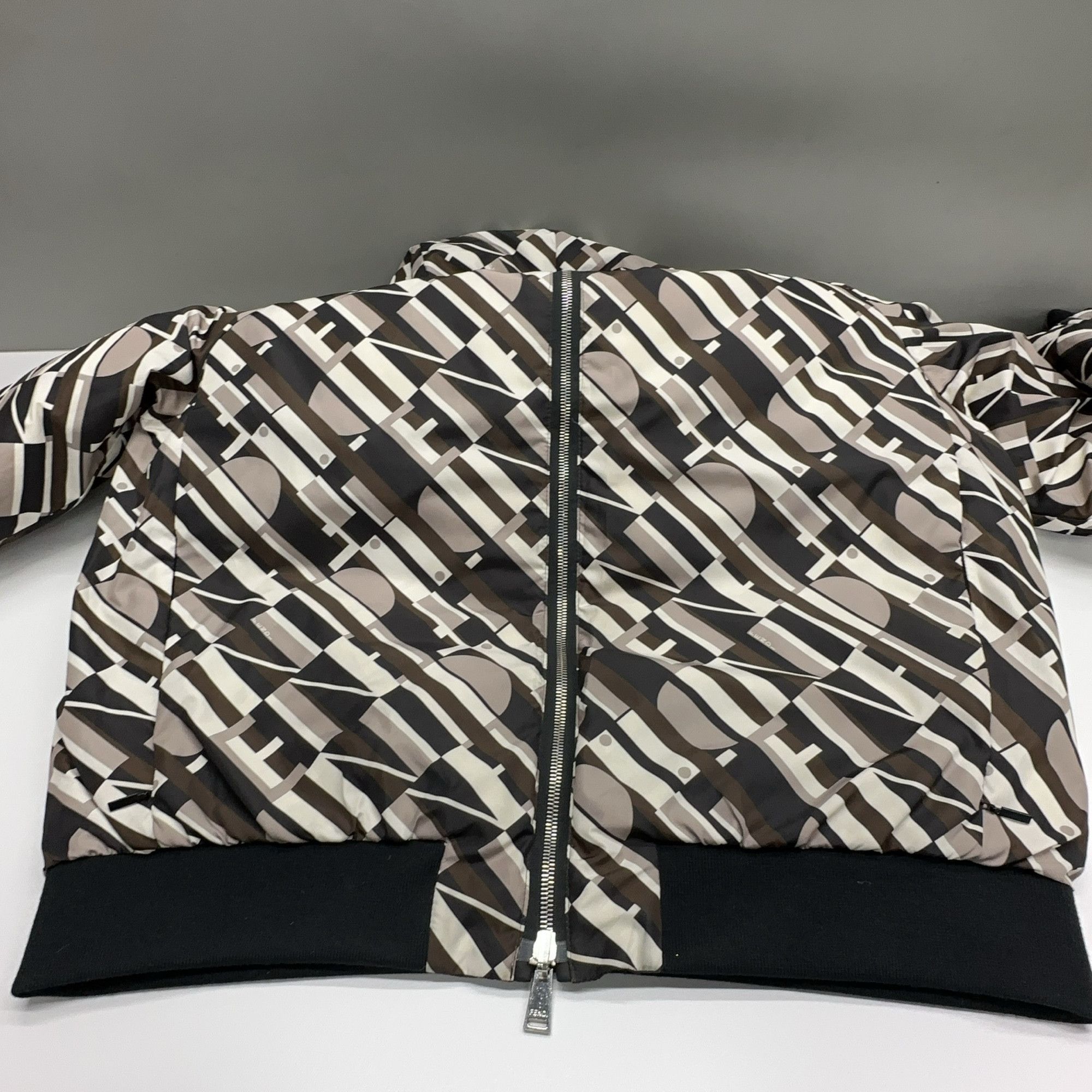 Fendi Fendi Reversible Logo Puffer Jacket Size M Size US M / EU 48-50 / 2 - 11 Thumbnail