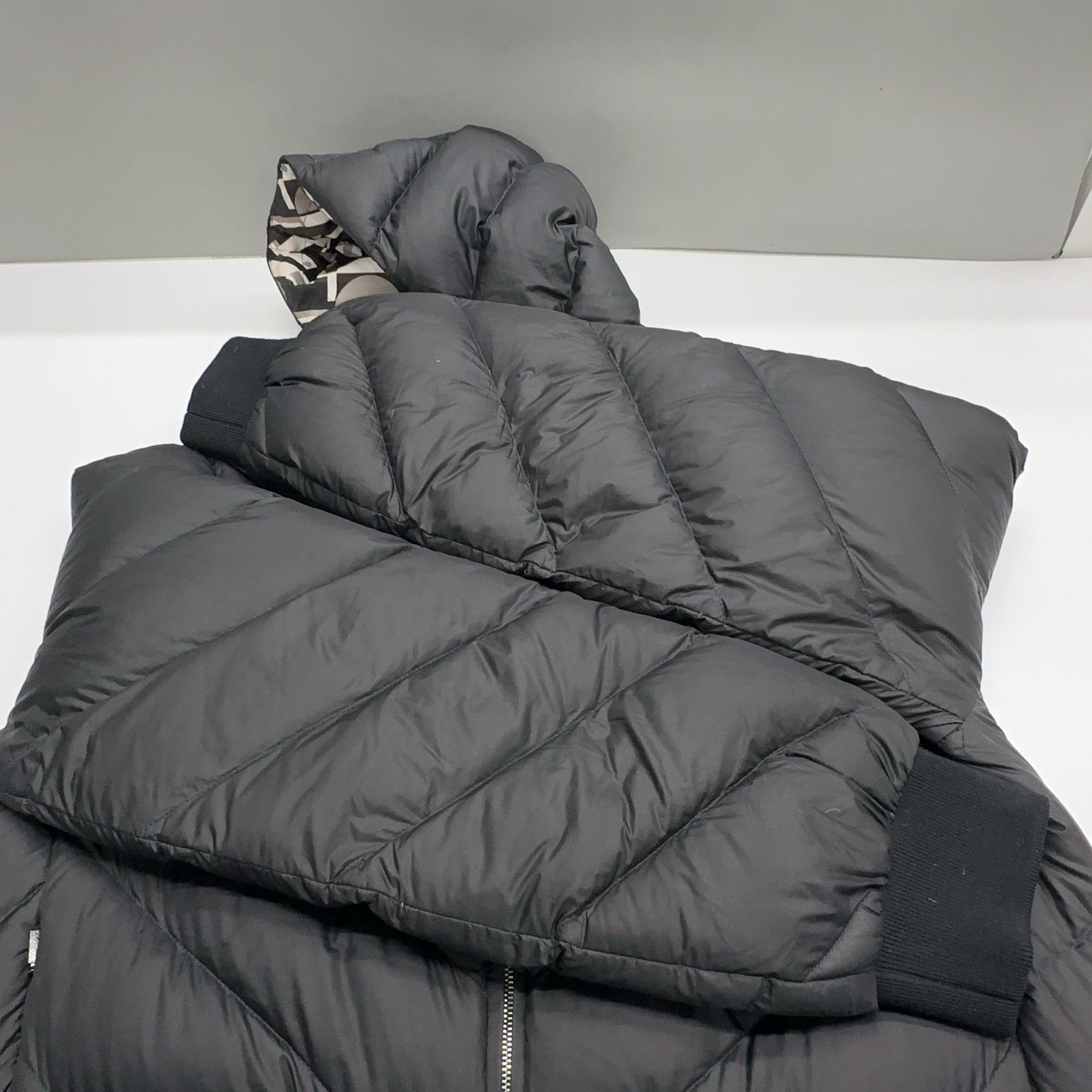 Fendi Fendi Reversible Logo Puffer Jacket Size M Size US M / EU 48-50 / 2 - 17 Thumbnail