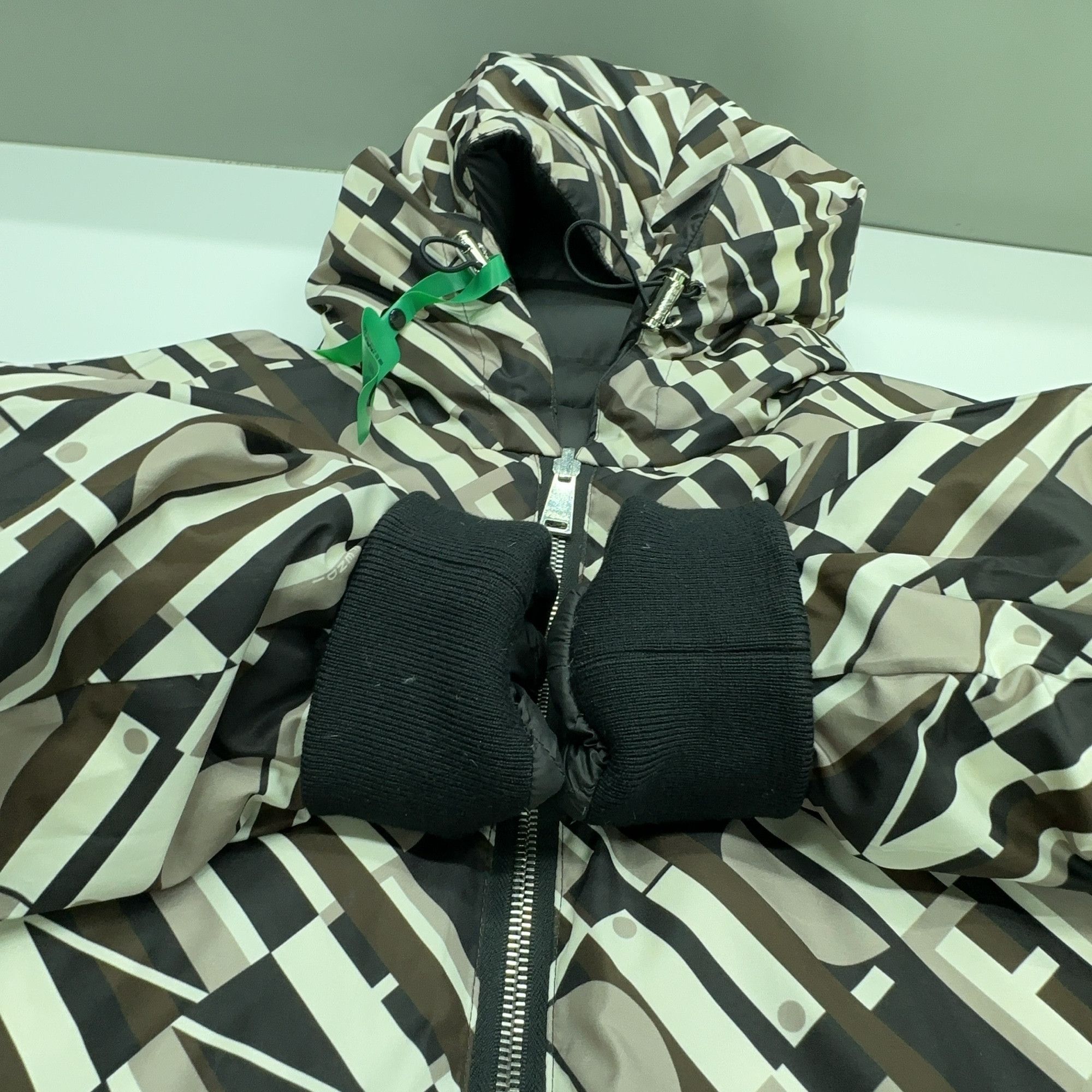 Fendi Fendi Reversible Logo Puffer Jacket Size M Size US M / EU 48-50 / 2 - 14 Thumbnail