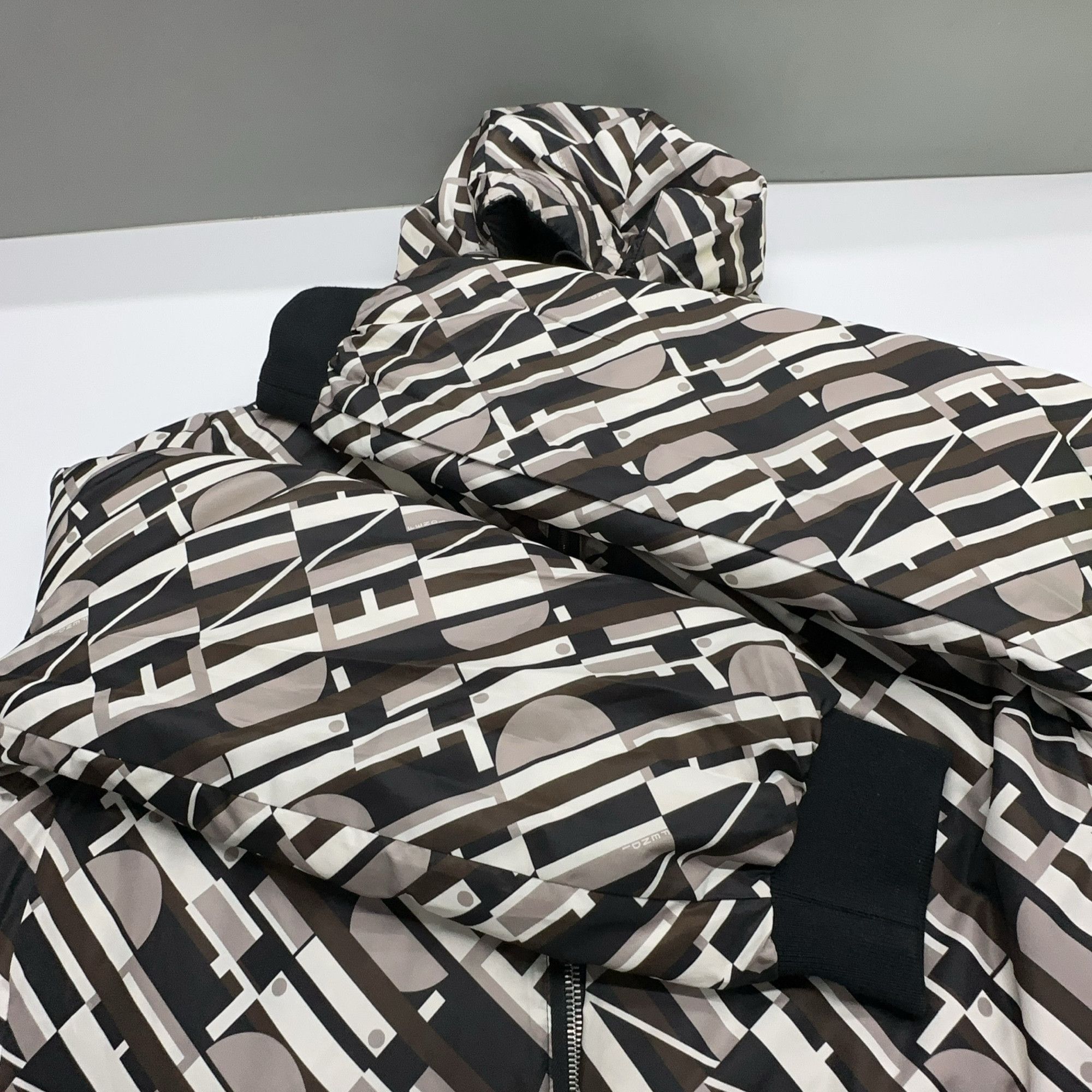 Fendi Fendi Reversible Logo Puffer Jacket Size M Size US M / EU 48-50 / 2 - 13 Thumbnail
