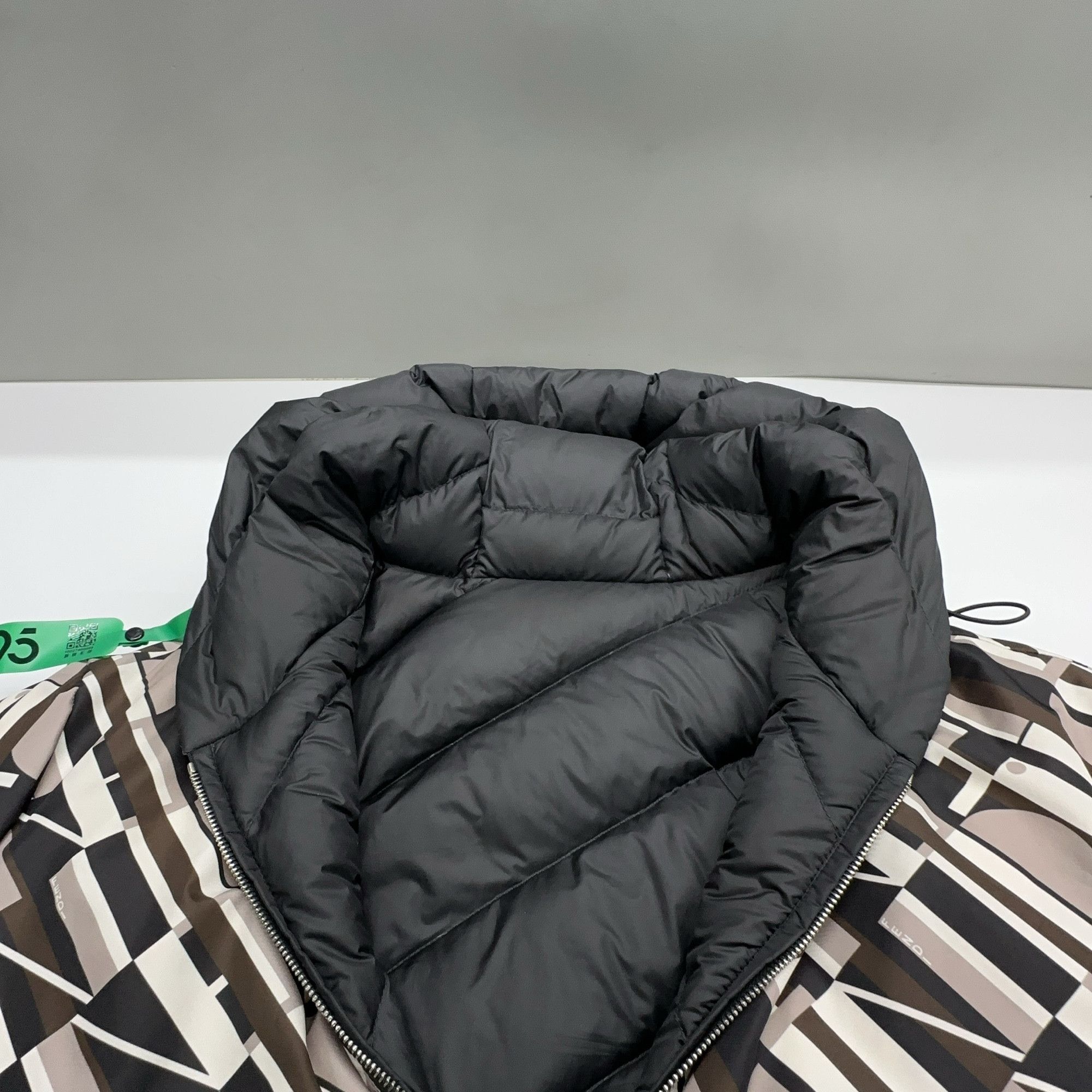 Fendi Fendi Reversible Logo Puffer Jacket Size M Size US M / EU 48-50 / 2 - 7 Thumbnail