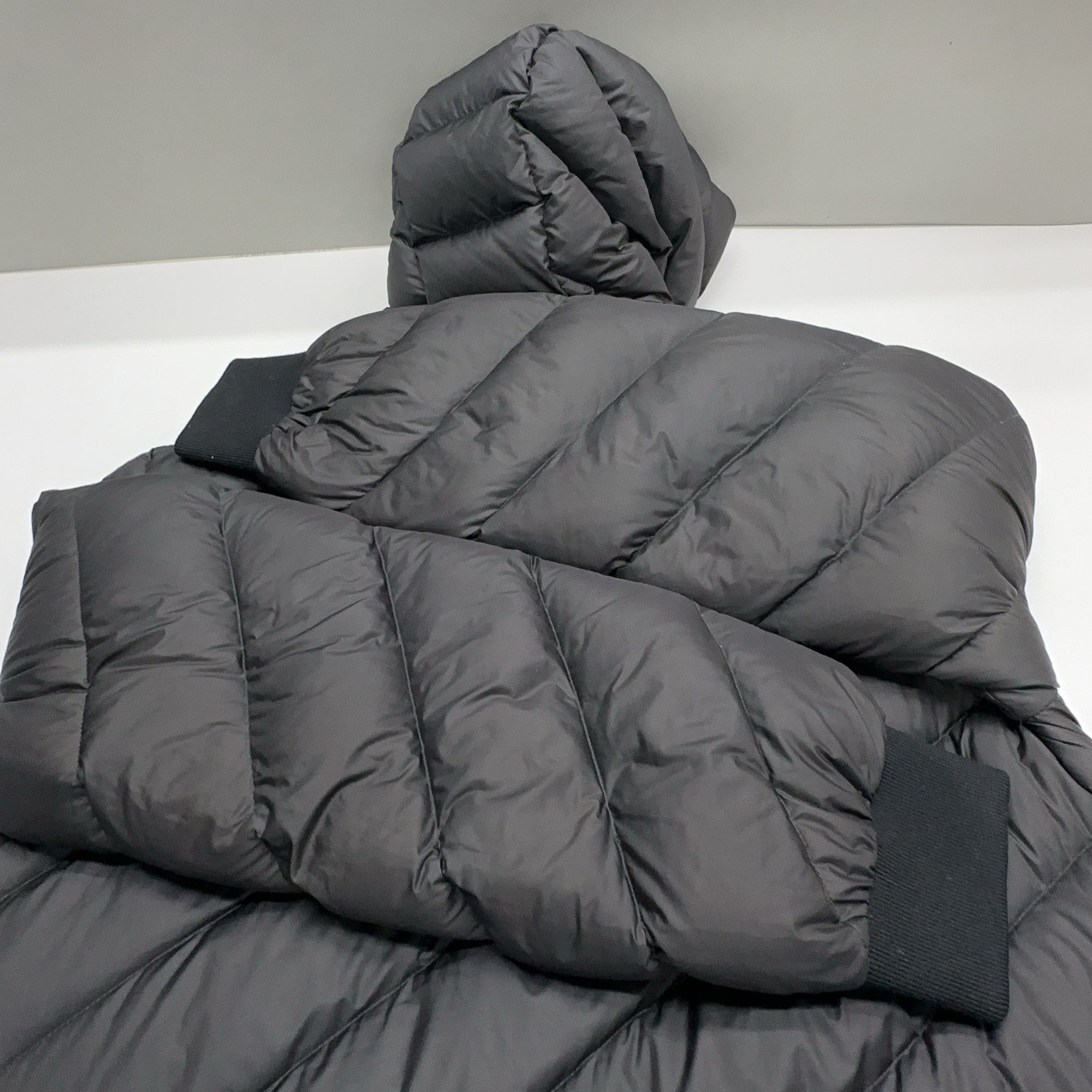 Fendi Fendi Reversible Logo Puffer Jacket Size M Size US M / EU 48-50 / 2 - 19 Thumbnail
