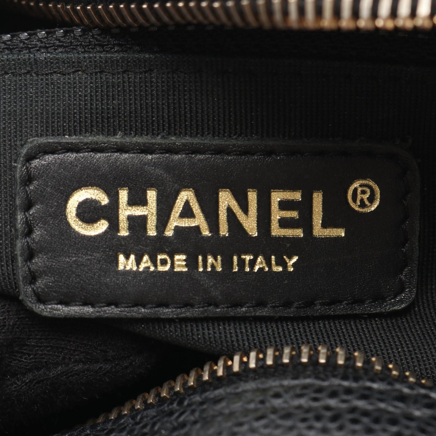 Chanel Chanel Chanel Matelasse Leather Handbag Leather Handbag DUTY FREE for USA Size ONE SIZE - 4 Thumbnail