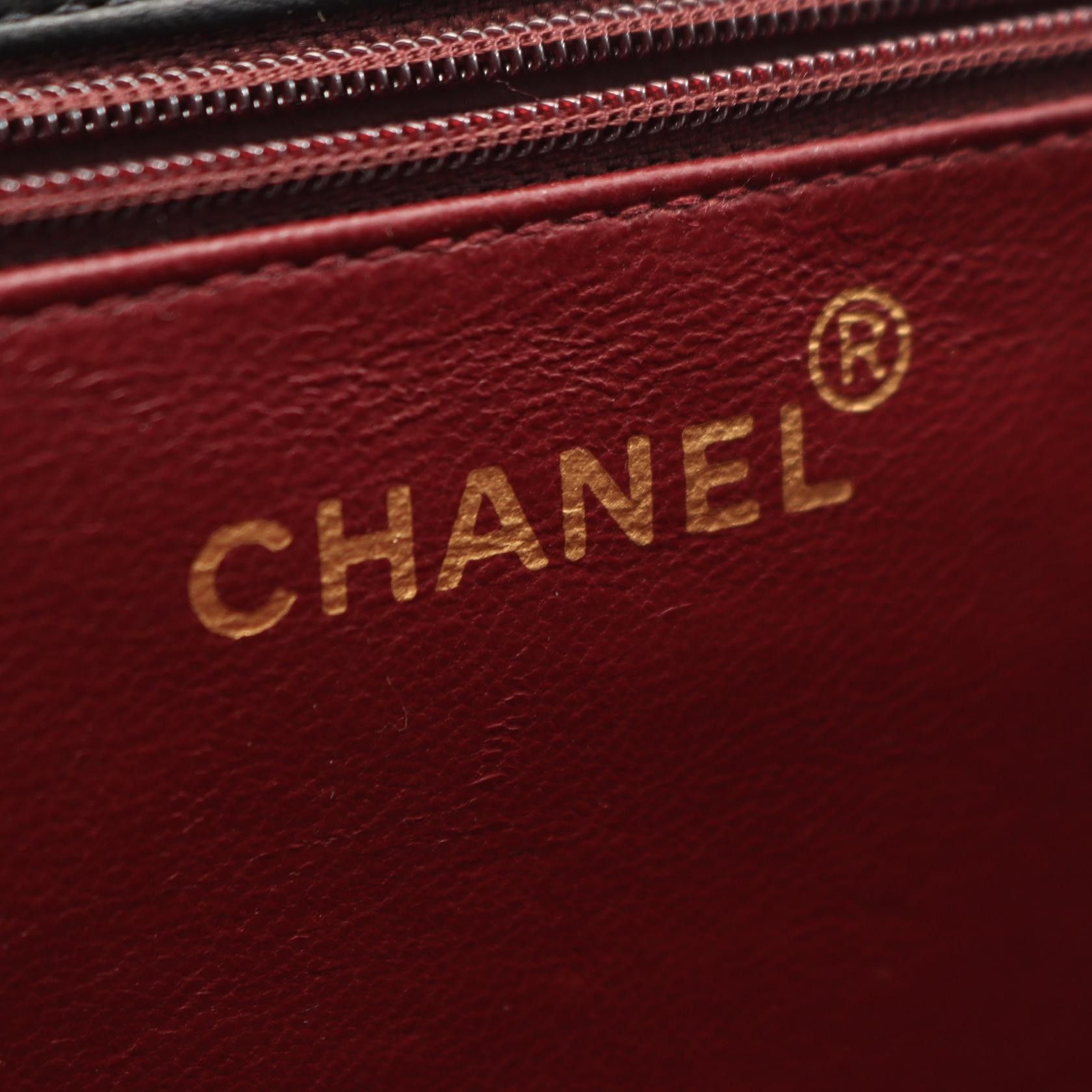 Chanel Chanel Chanel Matelasse Lambskin Shoulder Bag Leather Shoulder Bag DUTY FREE for USA Size ONE SIZE - 4 Thumbnail