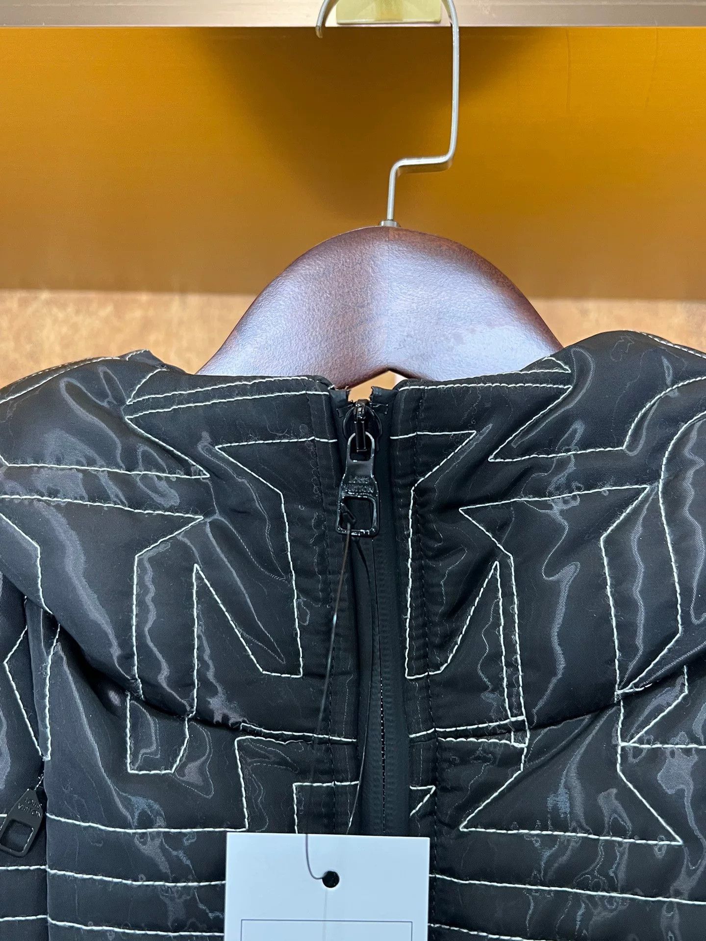 Louis Vuitton LV Embossed Logo Down Jacket Size US M / EU 48-50 / 2 - 3 Thumbnail