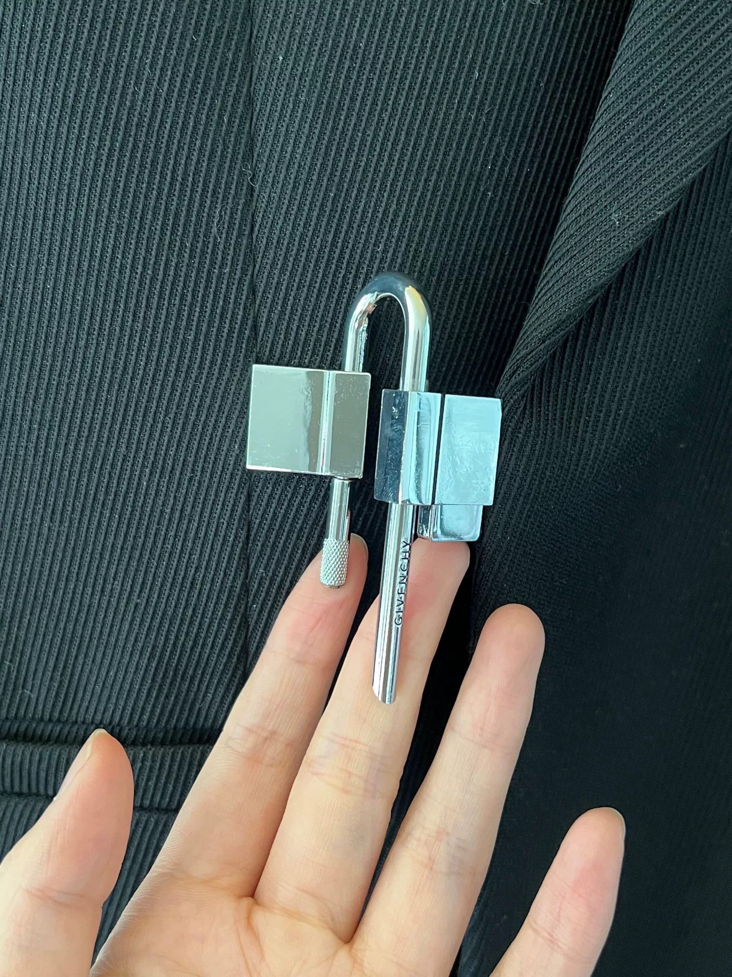 Givenchy Givenchy Lock Buckle Suit Size US M / EU 48-50 / 2 - 3 Thumbnail