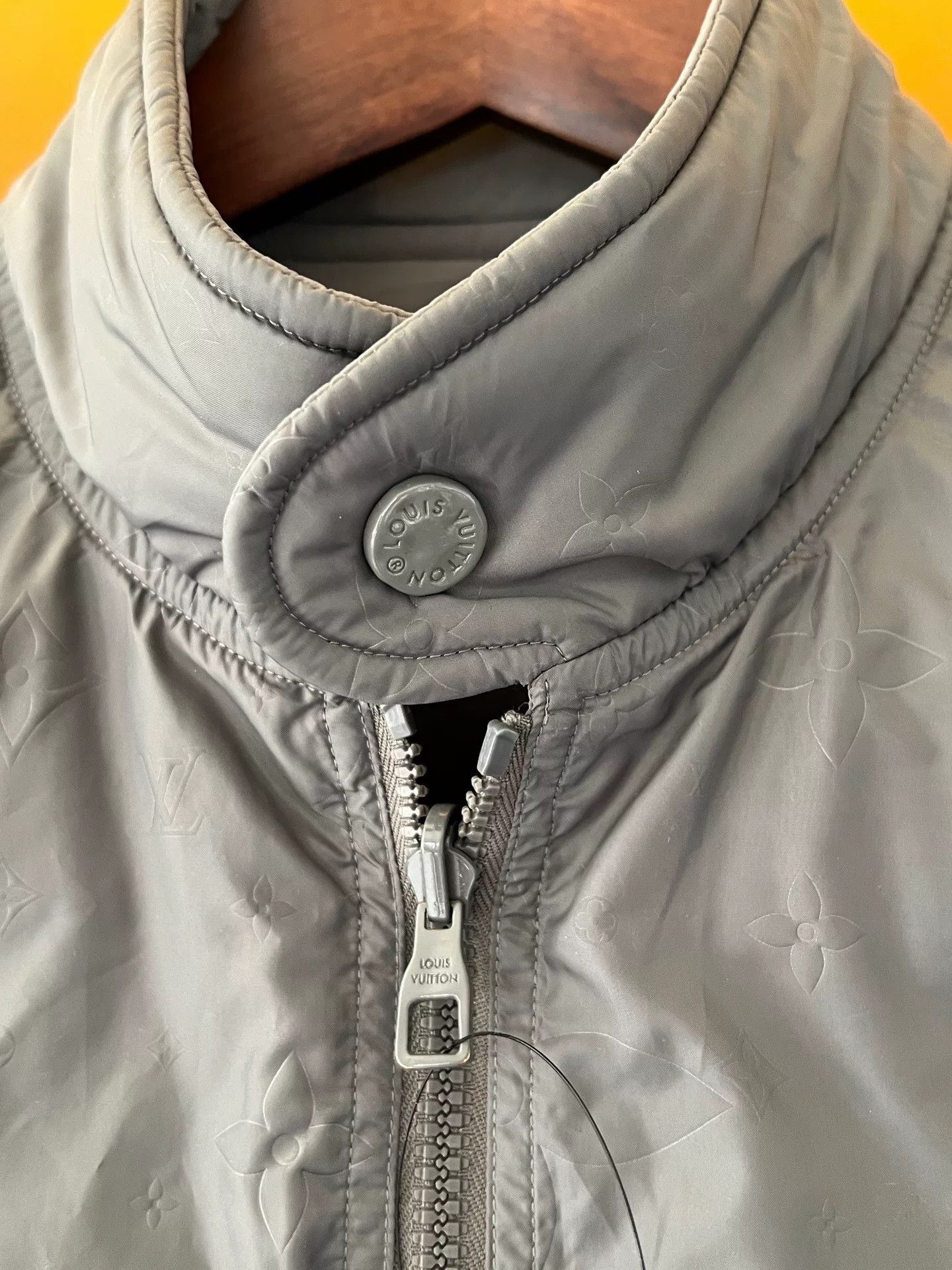 Louis Vuitton Louis Vuitton Embossed Logo Padded Jacket Size US S / EU 44-46 / 1 - 3 Thumbnail
