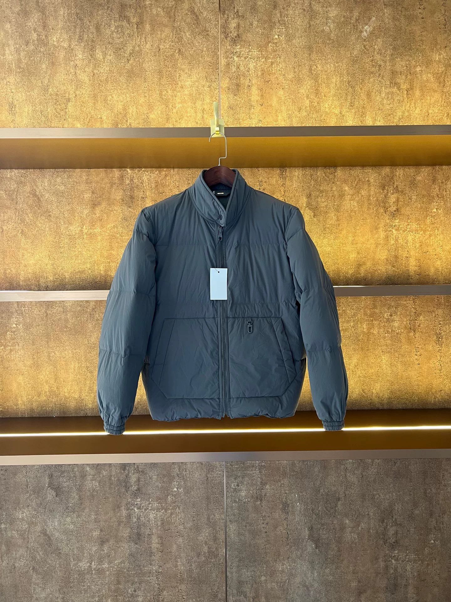 Louis Vuitton Louis Vuitton Embossed Logo Padded Jacket Size US S / EU 44-46 / 1 - 5 Thumbnail