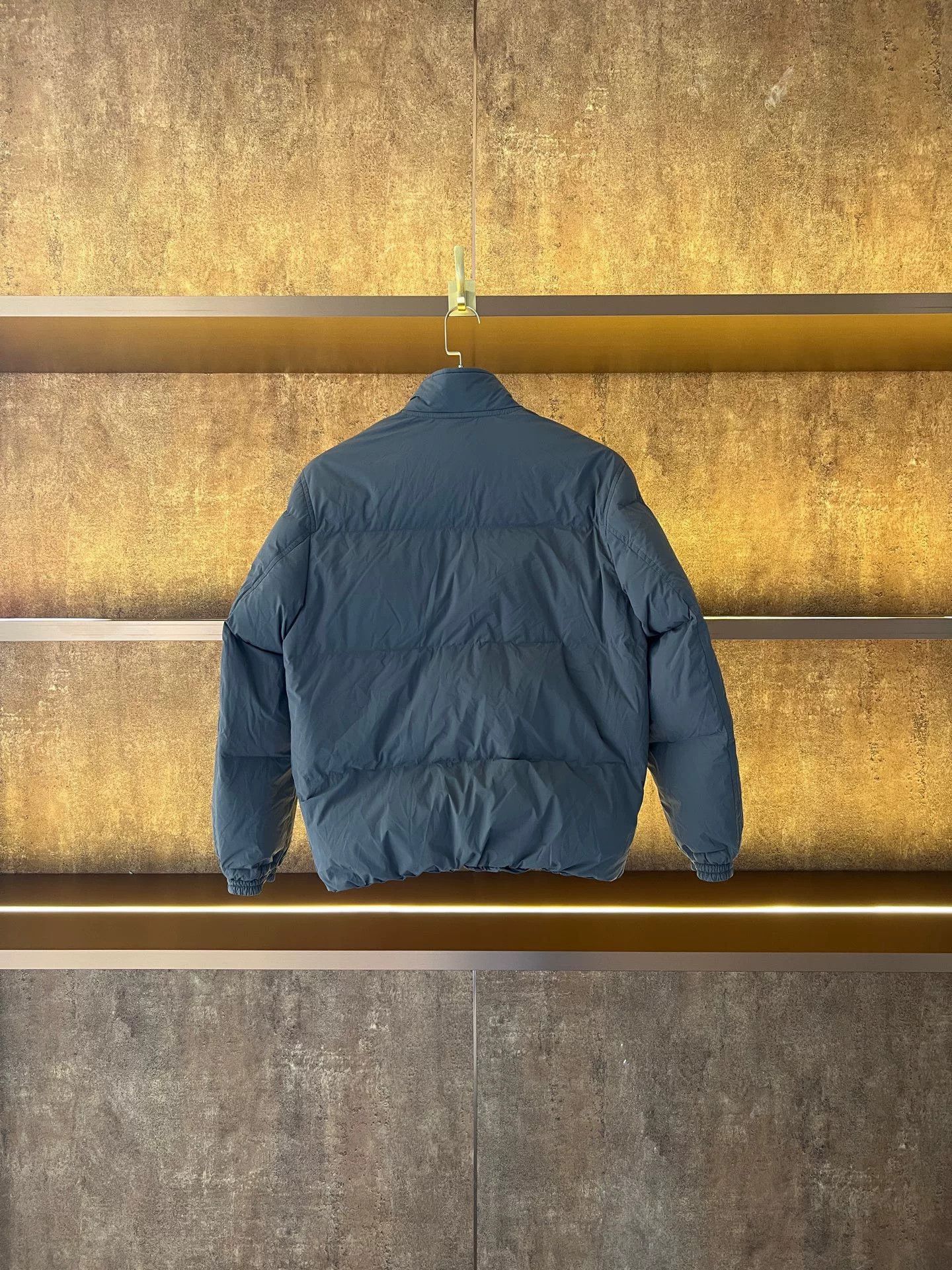 Louis Vuitton Louis Vuitton Embossed Logo Padded Jacket Size US S / EU 44-46 / 1 - 6 Thumbnail