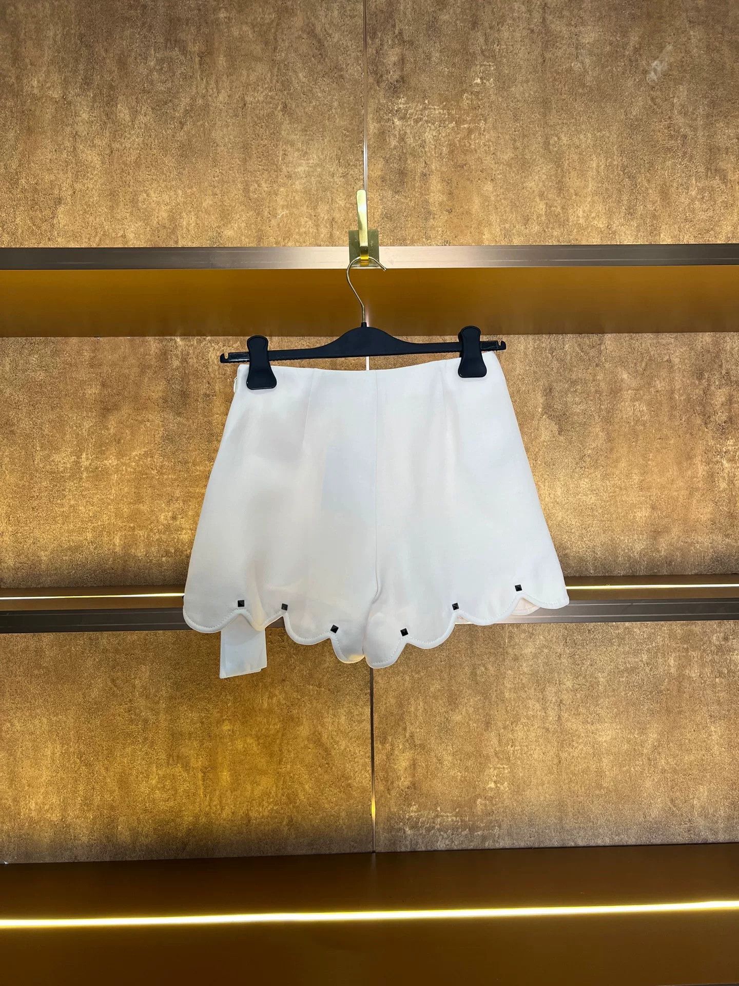 Valentino Valentino Rivet Shorts Size 36" / US 14 / IT 50 - 2 Thumbnail