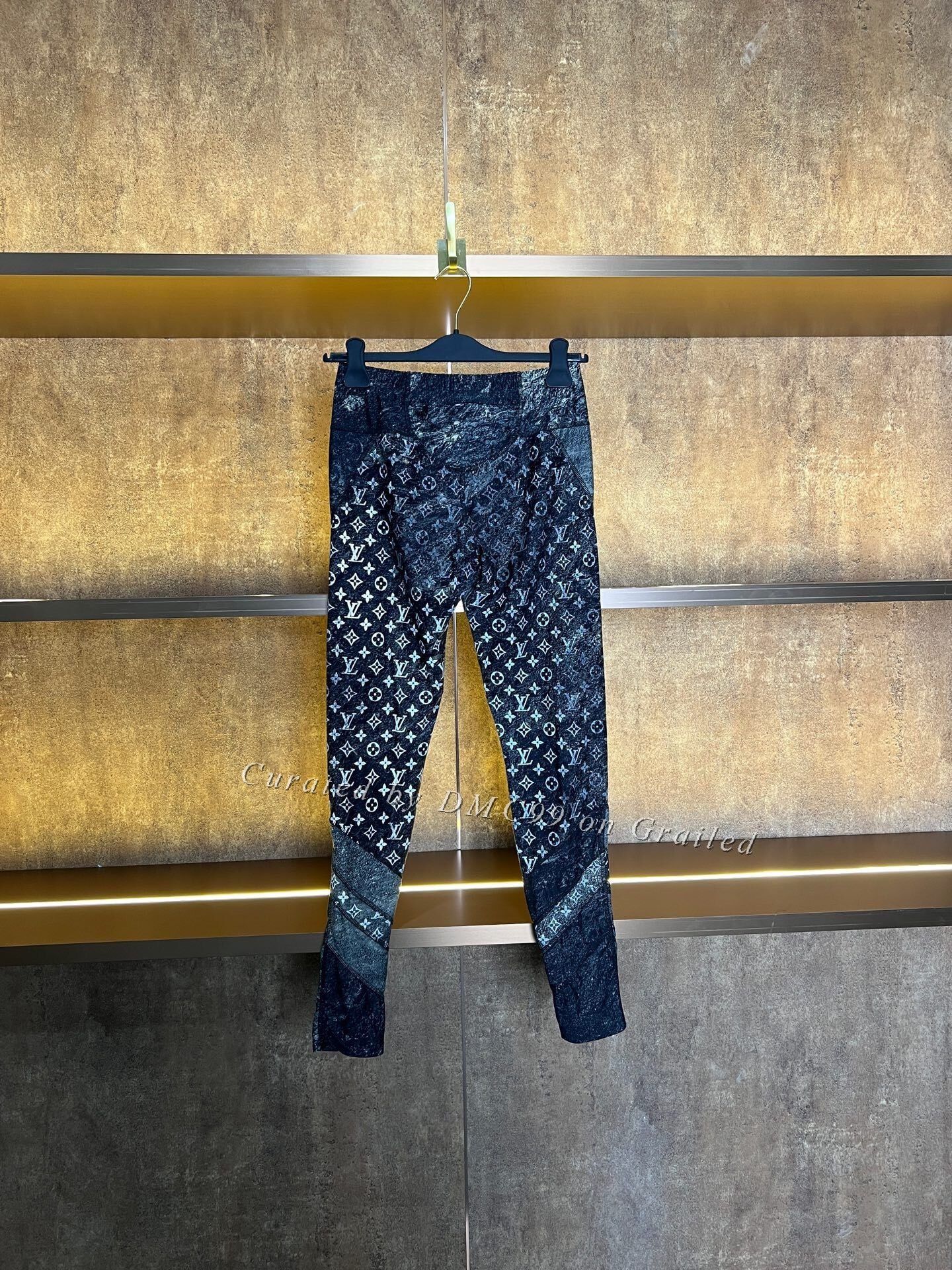 Louis Vuitton Louis Vuitton Monogram Leggings Size 25" / US 0 / IT 36 - 2 Thumbnail
