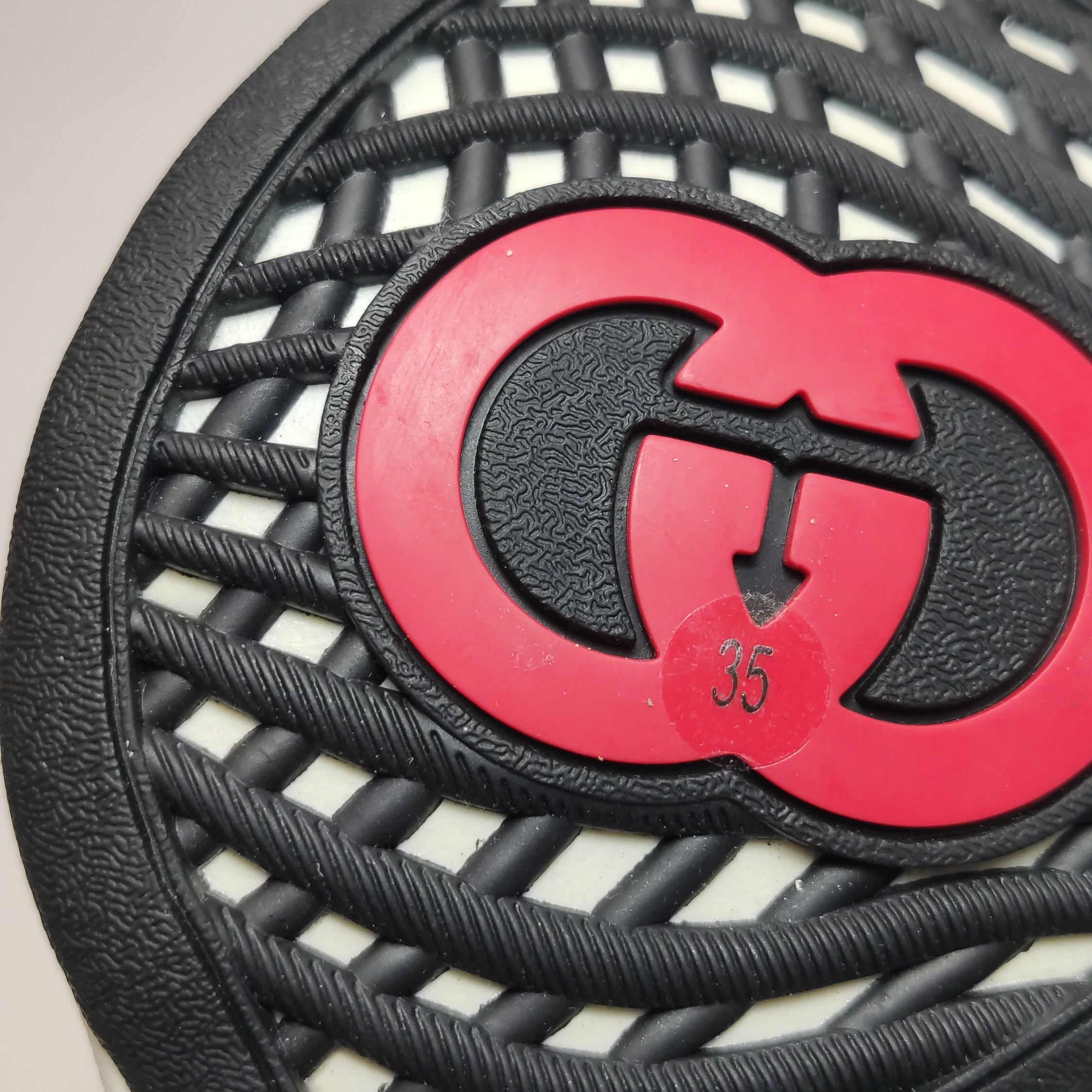 Gucci Gucci Women 5 Lowtop Sneakers Size US 5 / IT 35 - 7 Thumbnail