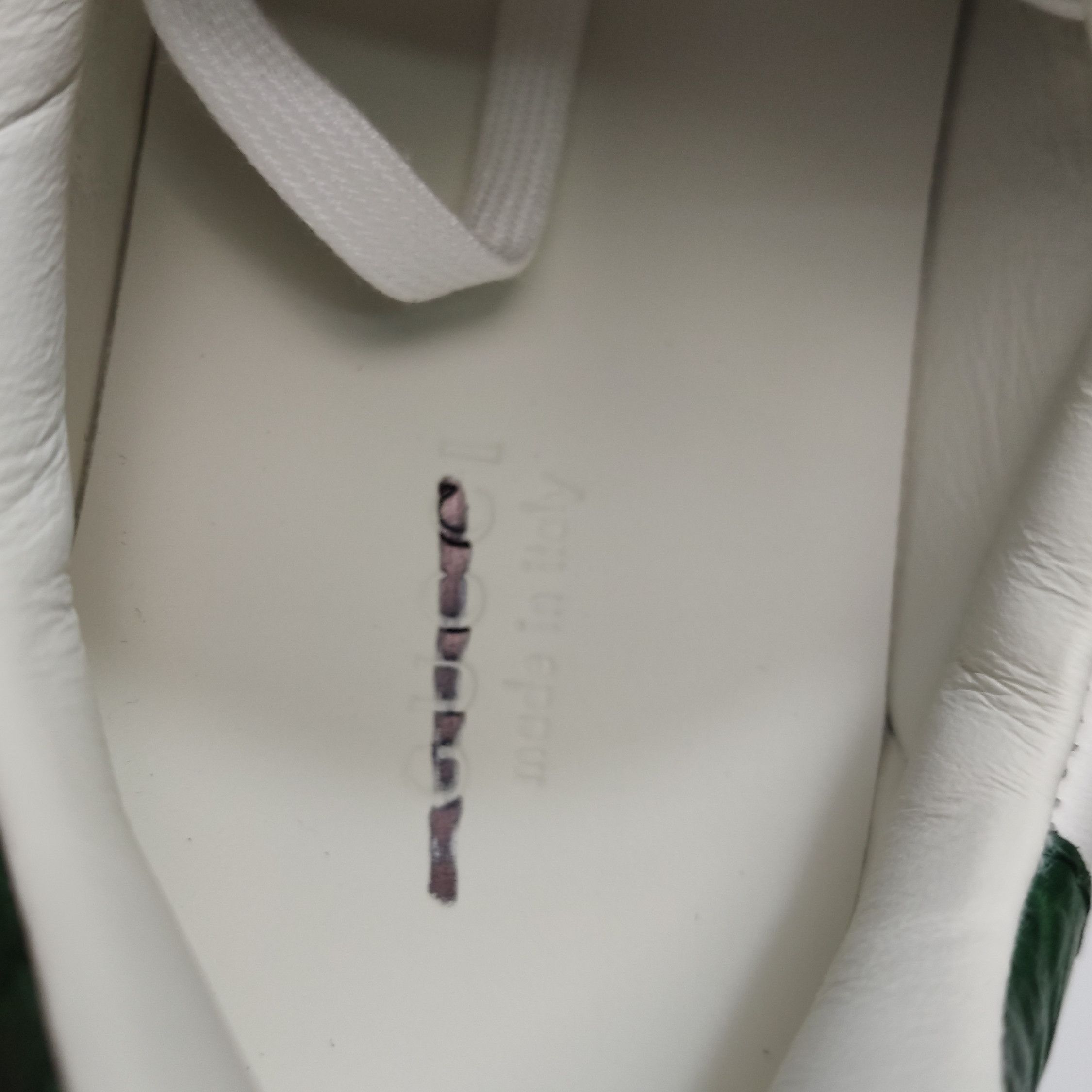 Gucci Gucci Women 5 Lowtop Sneakers Size US 5 / IT 35 - 10 Thumbnail