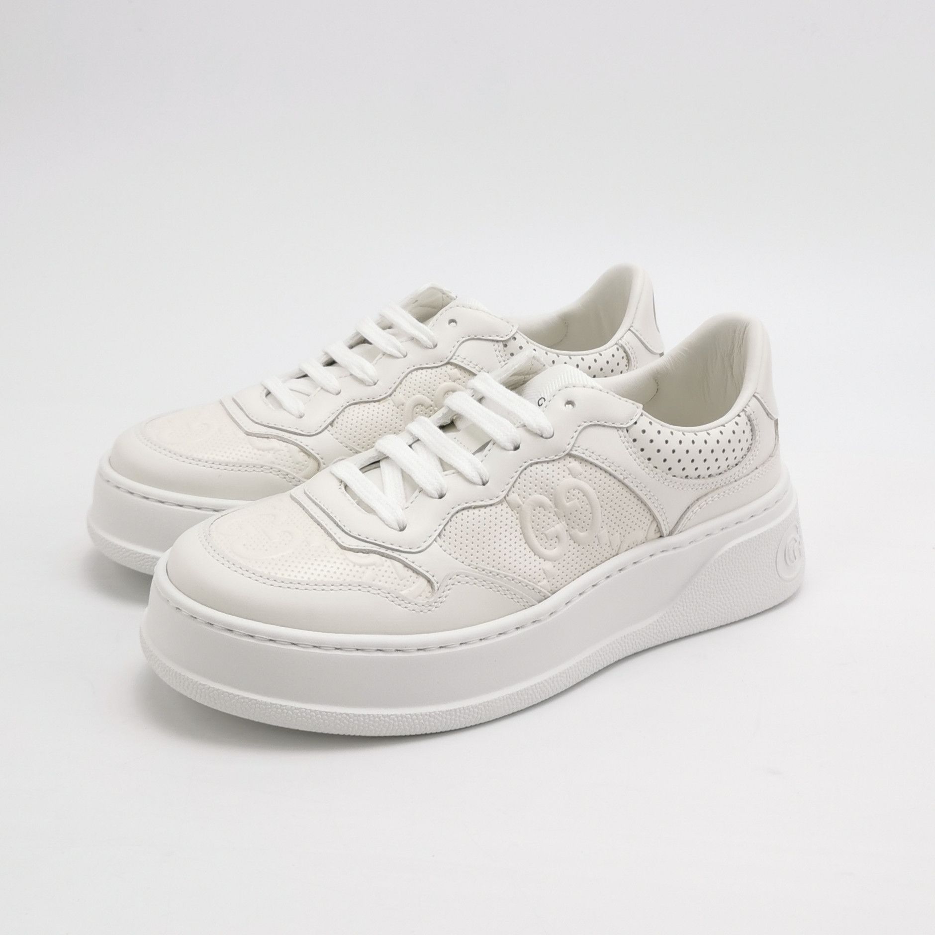 Gucci Gucci Women 5 Lowtop Sneakers Size US 5 / IT 35 - 2 Thumbnail