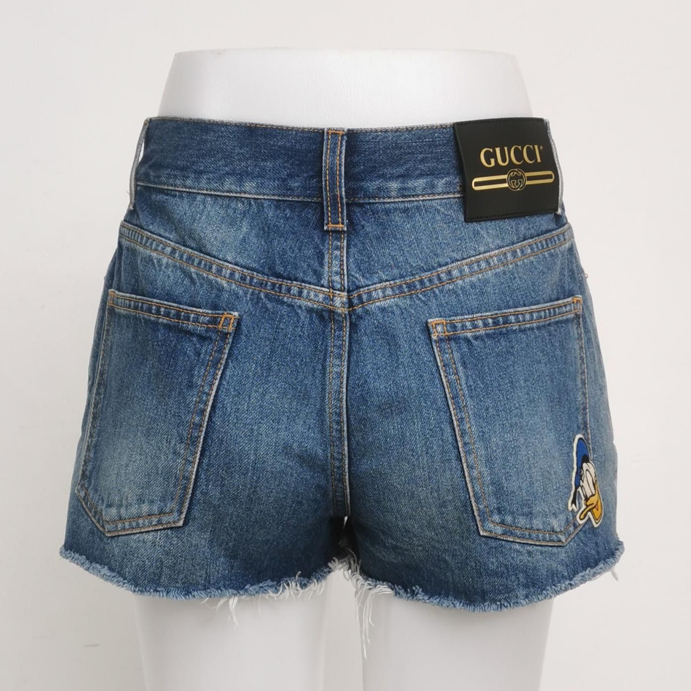 Gucci Gucci Women 26 Shorts Size 26" / US 2 / IT 38 - 2 Thumbnail
