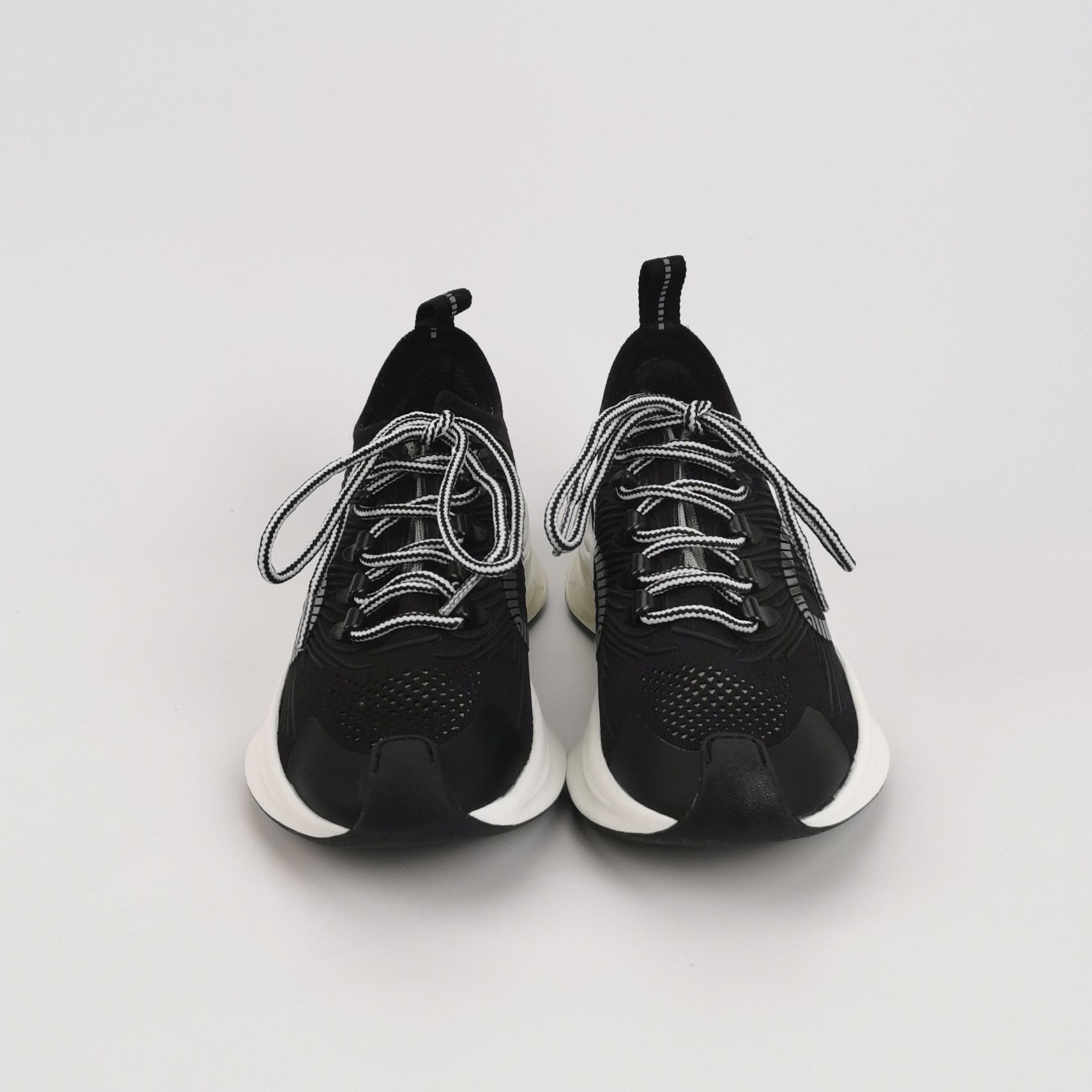 Gucci Gucci Women 5 Lowtop Sneakers Size US 5 / IT 35 - 3 Thumbnail