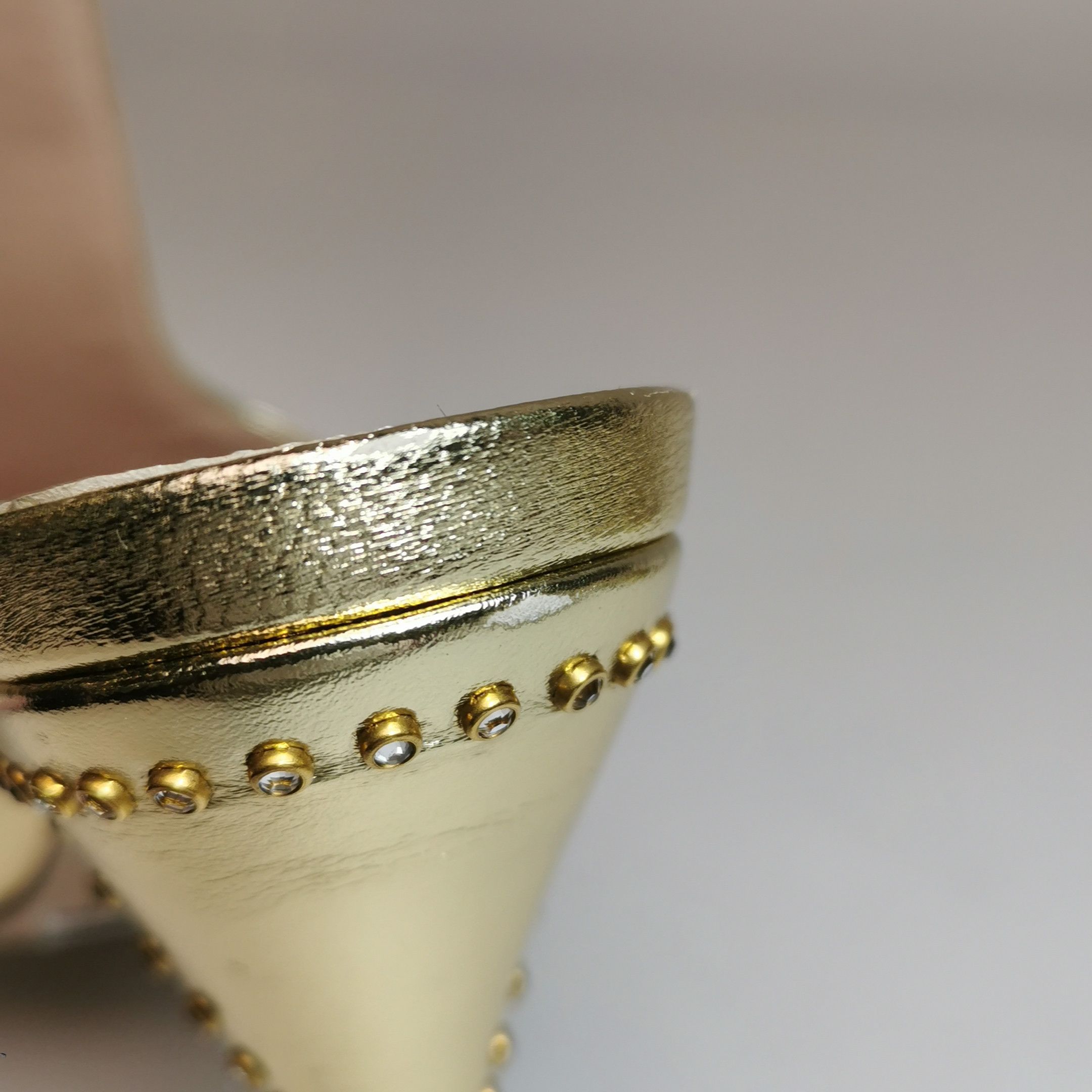Gucci Gucci Women 5 Sandals Size US 5 / IT 35 - 14 Thumbnail
