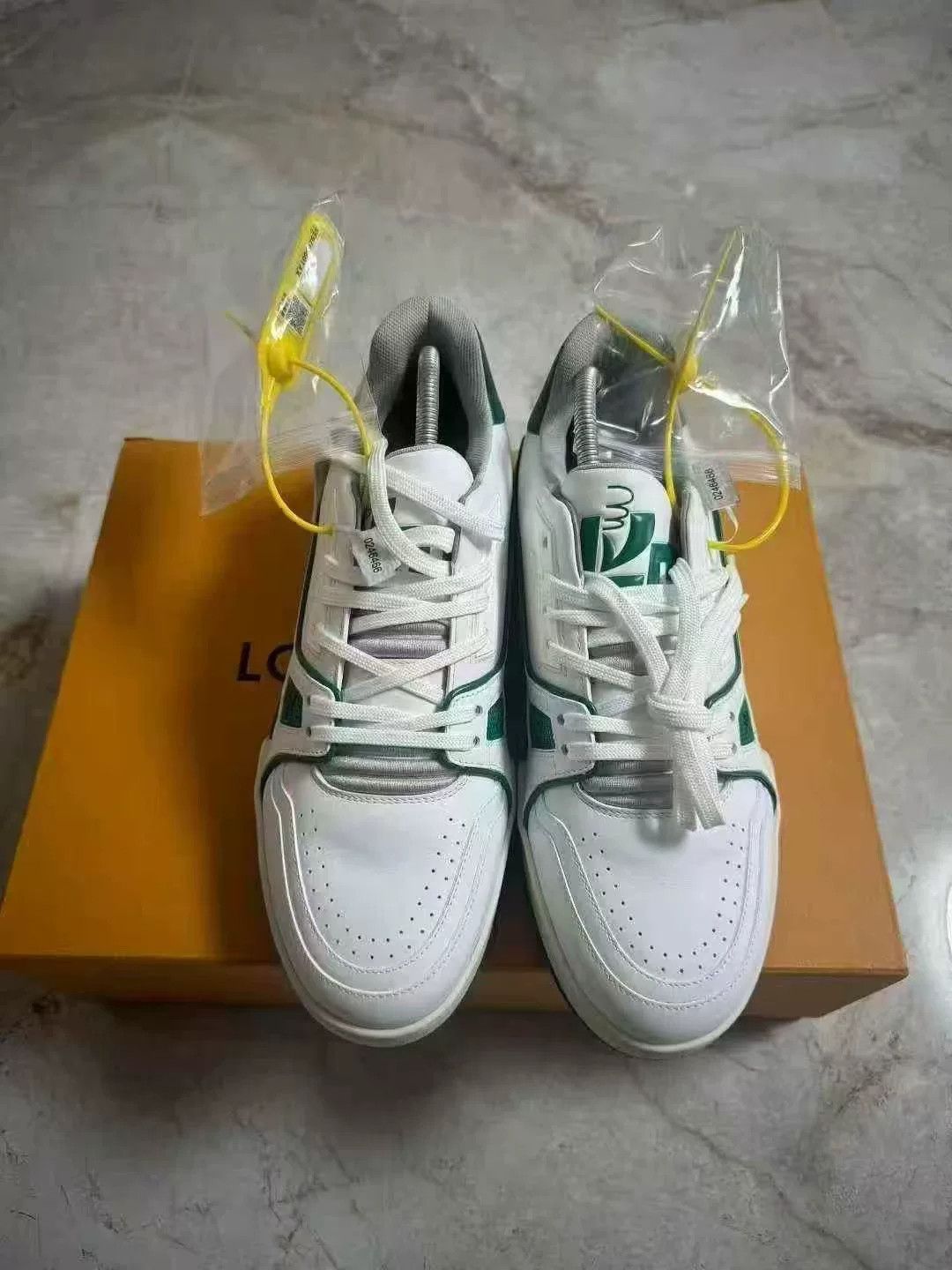 Louis Vuitton Louis Vuitton LV Trainer Original White Green Size US 7.5 / EU 40-41 - 2 Thumbnail