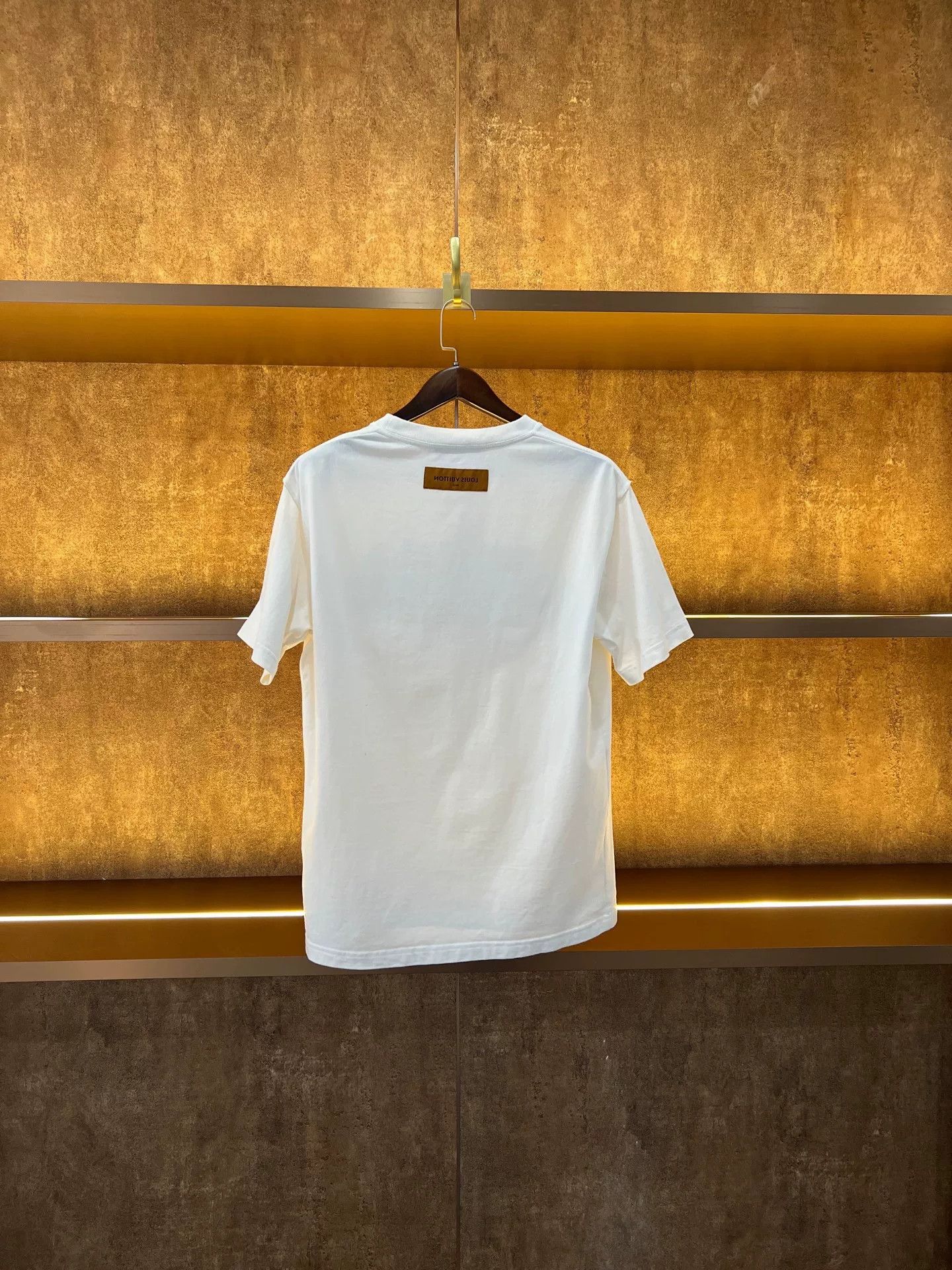 Louis Vuitton Louis Vuitton Snow Mountain Logo Tee Size US L / EU 52-54 / 3 - 2 Thumbnail