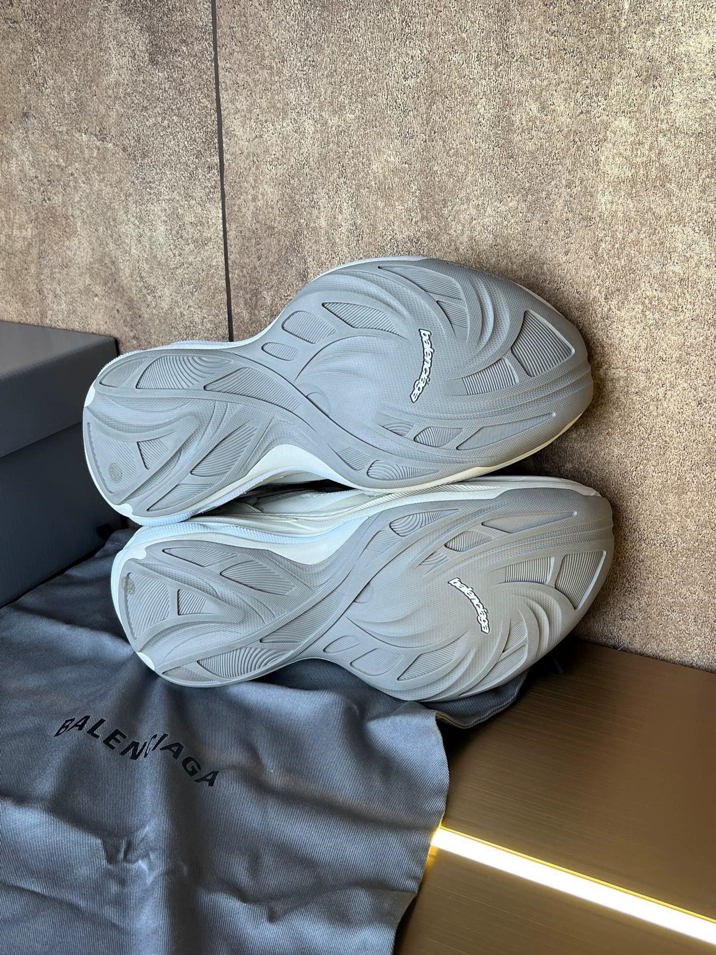 Balenciaga Balenciaga Jet Sneaker Size US 9 / EU 42 - 9 Thumbnail
