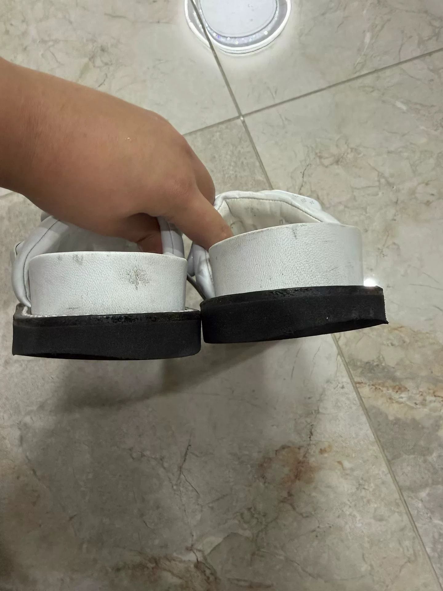 Louis Vuitton Louis Vuitton White Chain Slippers Size US 6 / IT 36 - 3 Thumbnail