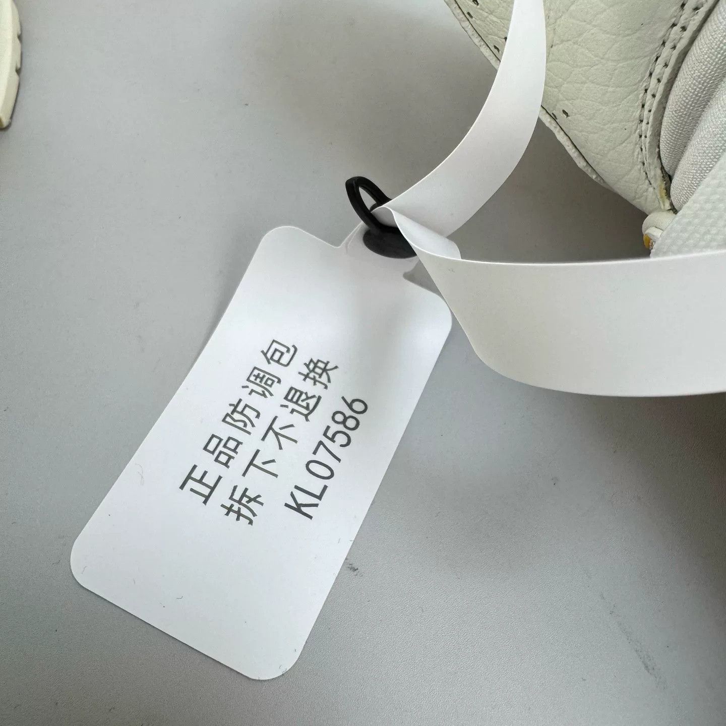 Louis Vuitton Louis Vuitton Yayoi Kusama Polka Dot Trainer Size US 7.5 / EU 40-41 - 8 Thumbnail