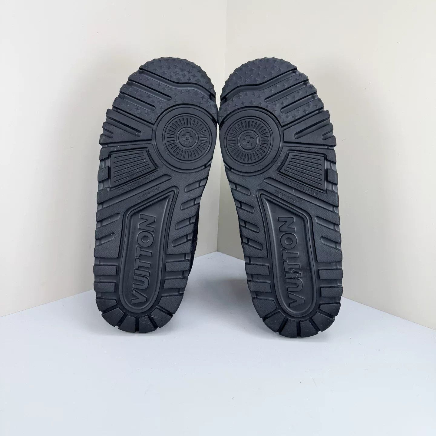 Louis Vuitton Louis Vuitton 25SS Pharrell Damier Trainer Size US 7.5 / EU 40-41 - 5 Thumbnail