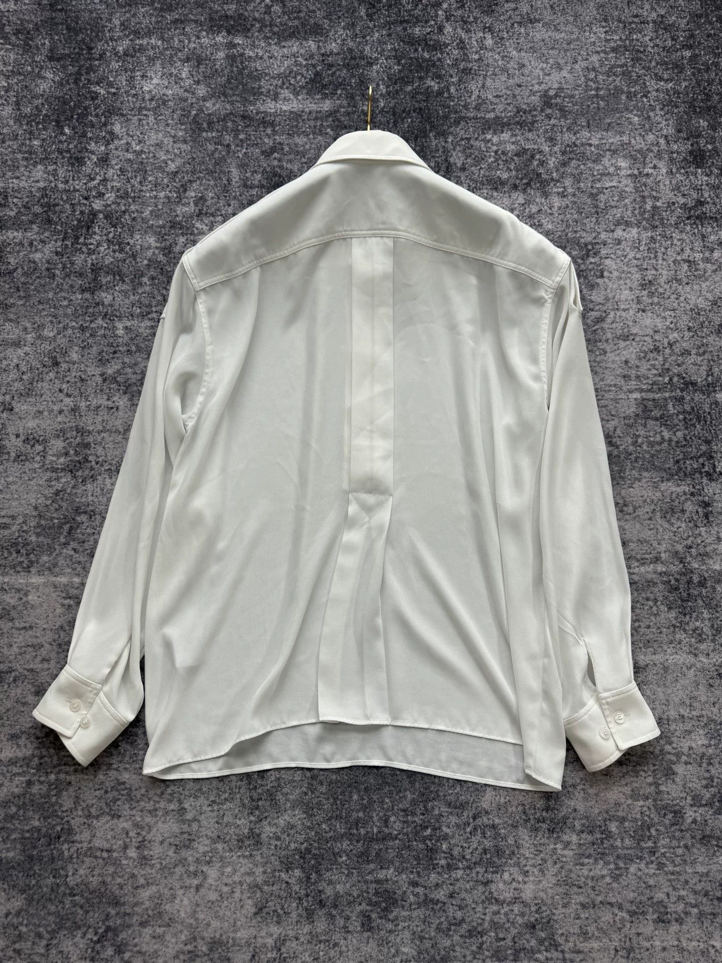 Louis Vuitton Louis Vuitton White Gold Button Utility Shirt Size XS / US 0-2 / IT 36-38 - 2 Thumbnail