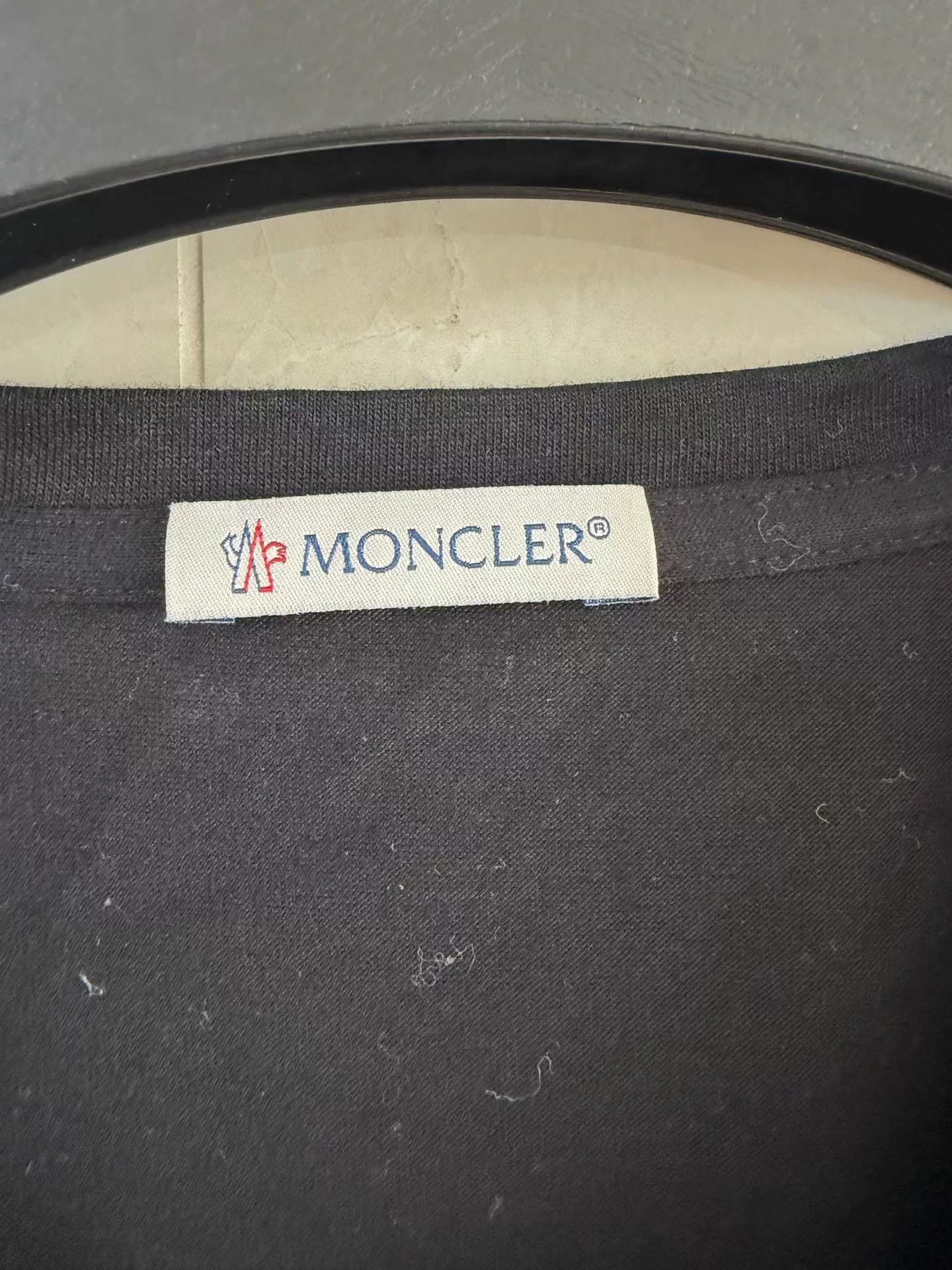 Moncler Moncler Logo Patch Solid Round Neck T-shirt Size US L / EU 52-54 / 3 - 3 Thumbnail