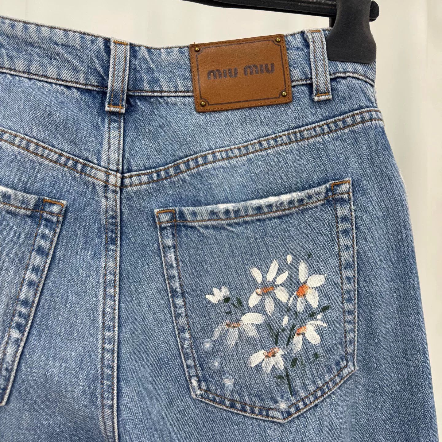 Miu Miu Miu Miu Painted Daisy Leather Patch Jeans Size 25" / US 0 / IT 36 - 4 Thumbnail
