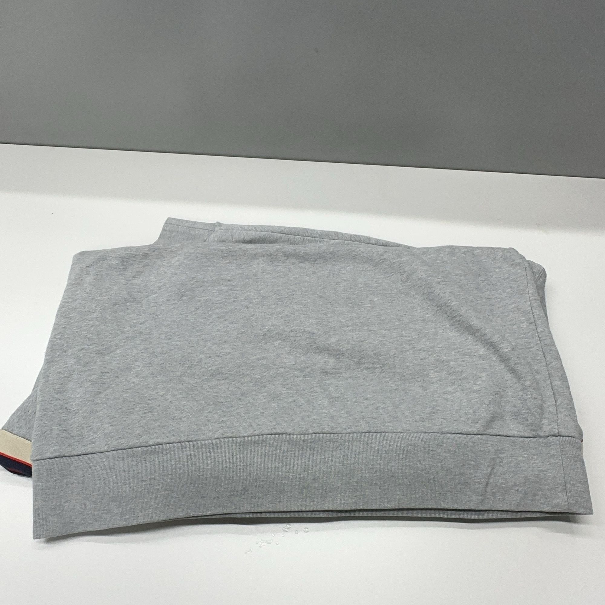 Gucci Gucci Side Logo Tape Sweatshirt Size XL Size US XL / EU 56 / 4 - 13 Thumbnail