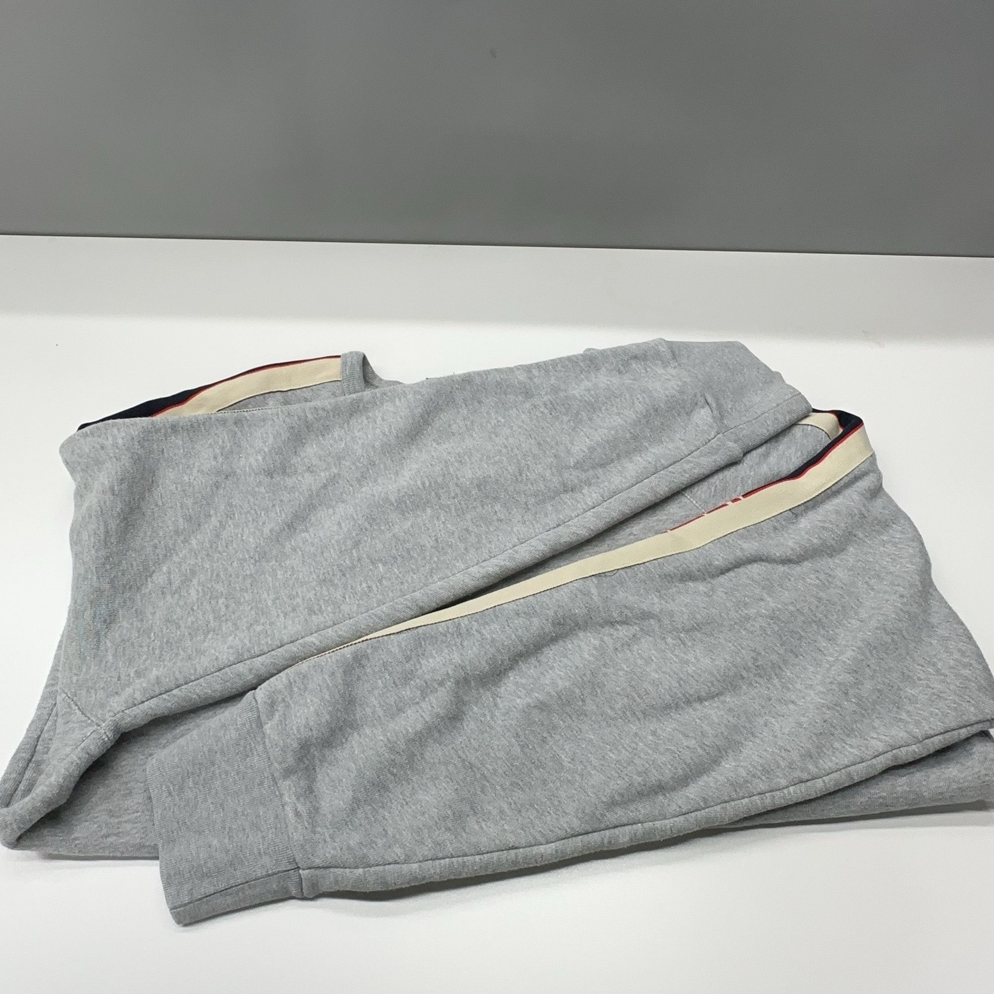 Gucci Gucci Side Logo Tape Sweatshirt Size XL Size US XL / EU 56 / 4 - 8 Thumbnail