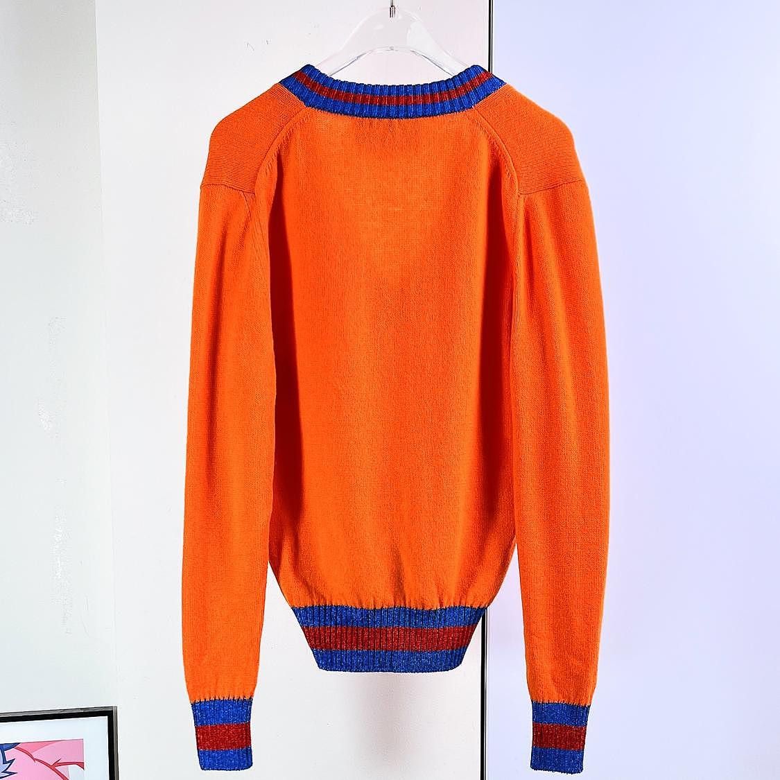 Gucci Gucci Orange V-Neck Sweater Size S Size S / US 4 / IT 40 - 2 Thumbnail