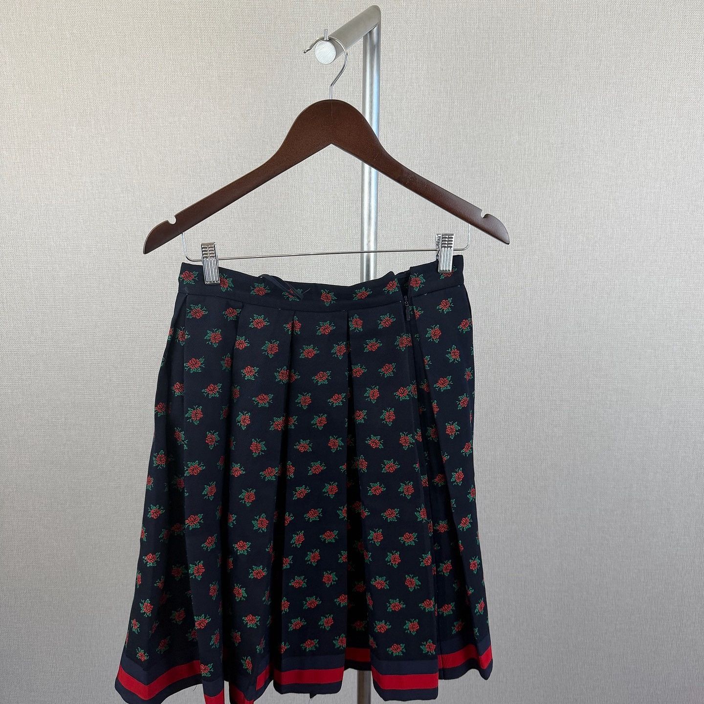 Gucci Gucci Floral Print Skirt Size 40 Size 27" / US 4 / IT 40 - 5 Thumbnail