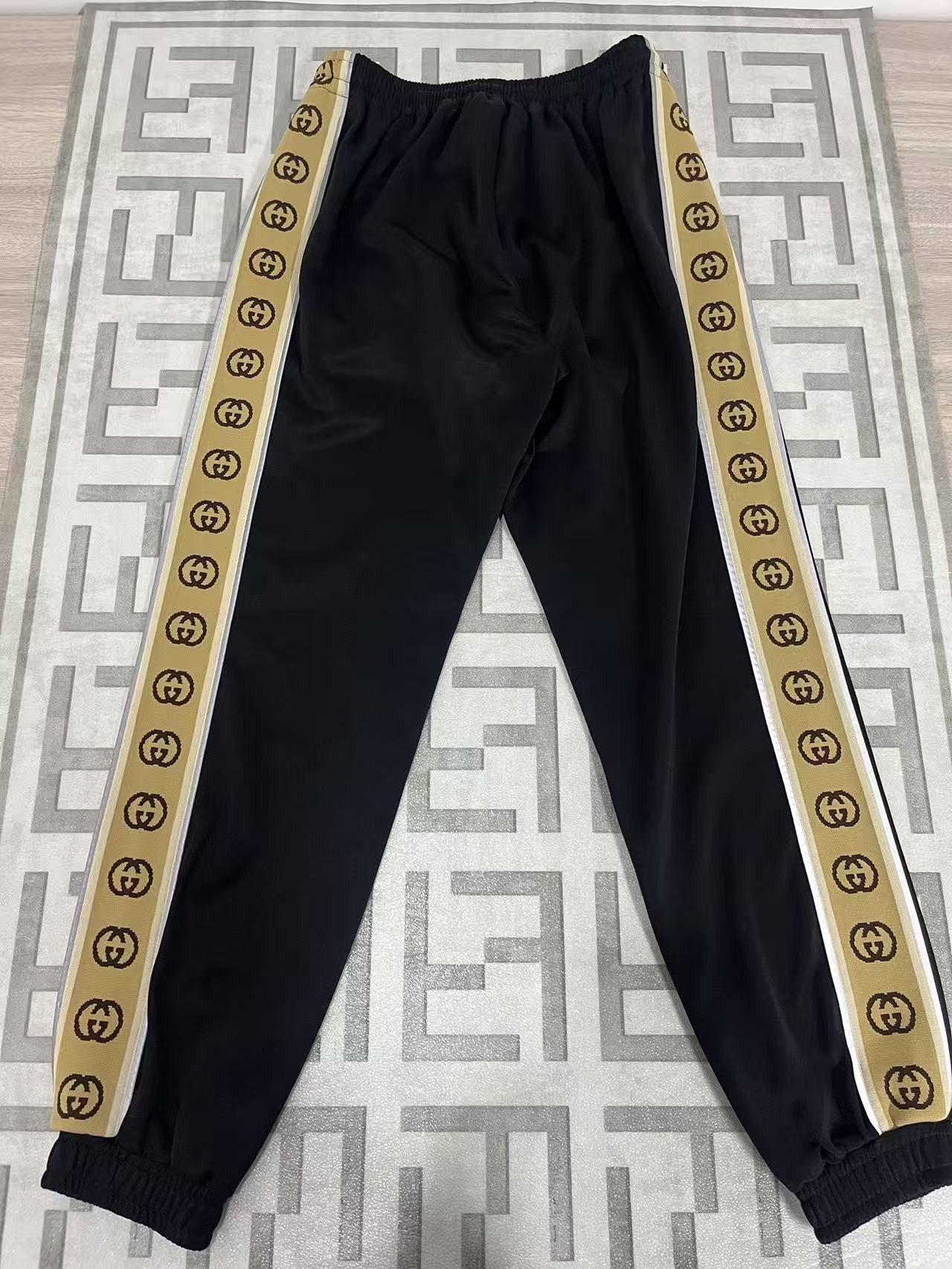 Gucci Gucci Interlocking G Logo Stripe Joggers Size XS Size US 28 / EU 44 - 2 Thumbnail