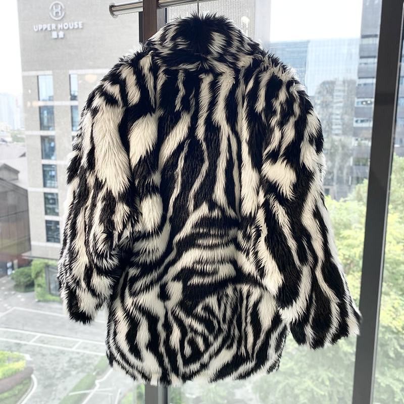 Gucci Gucci Zebra Print Faux Fur Coat Size 36 Size XS / US 0-2 / IT 36-38 - 2 Thumbnail