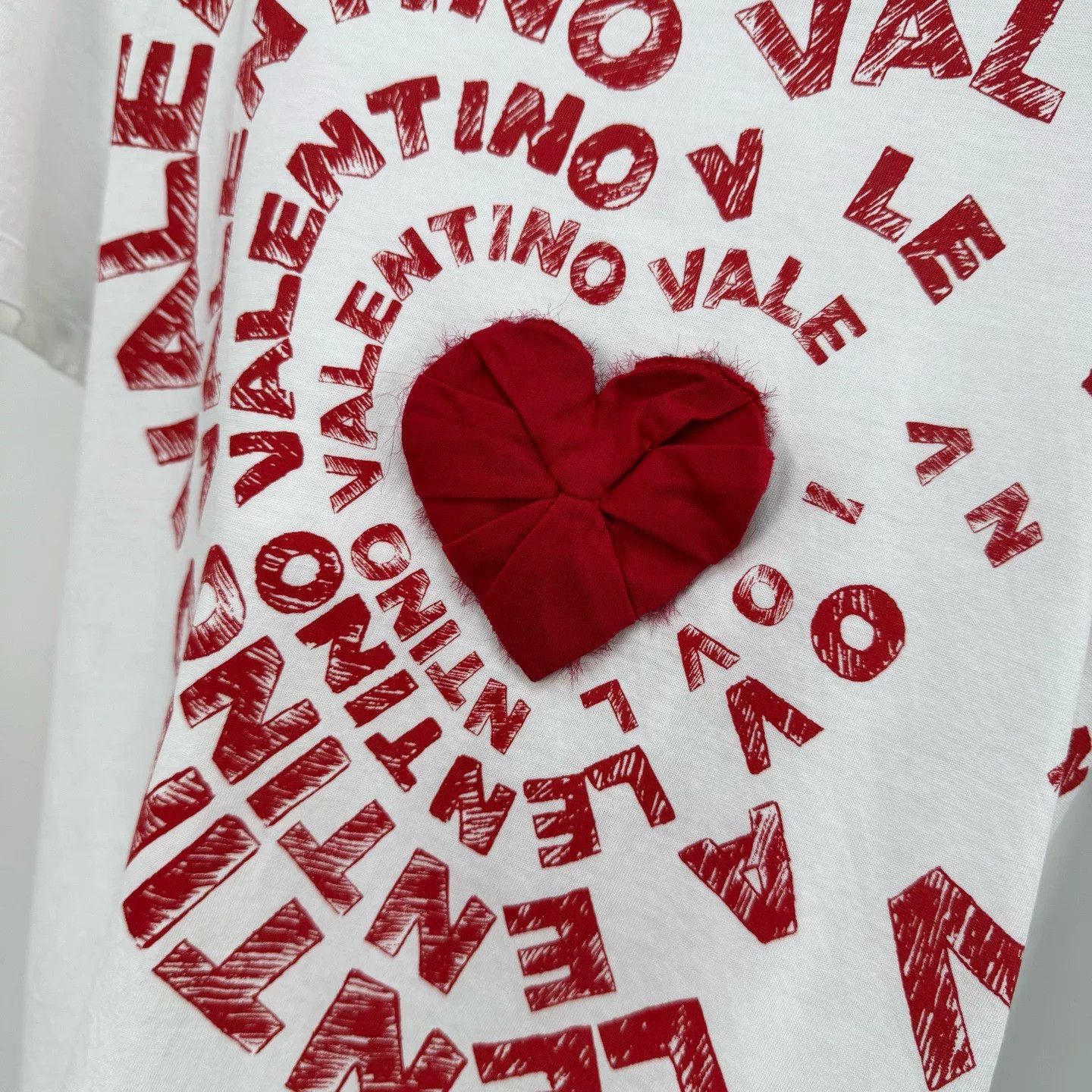Valentino Valentino Folded Heart Print Letter Tee Size S / US 4 / IT 40 - 5 Thumbnail