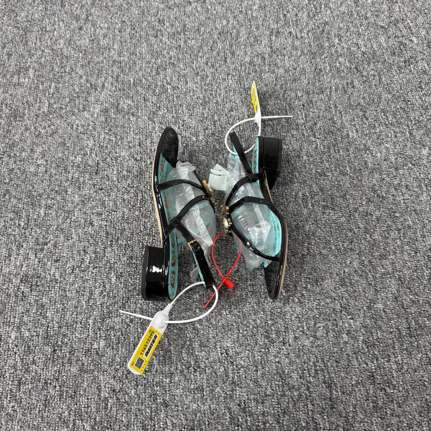 Gucci Gucci Bee Toe Ring Sandals Size US 4.5 / IT 34.5 - 6 Thumbnail