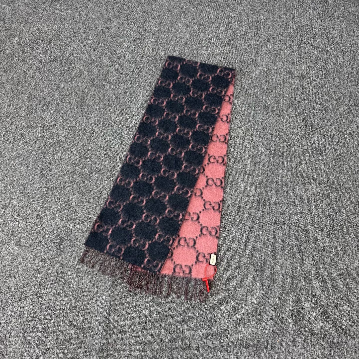 Gucci Gucci Pink Reversible Jacquard Logo Fringe Scarf Size ONE SIZE - 2 Thumbnail