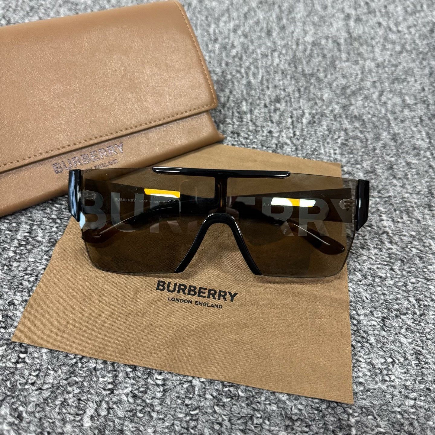 Burberry Burberry All-over Large Letter Square Sunglasses Size ONE SIZE - 2 Thumbnail