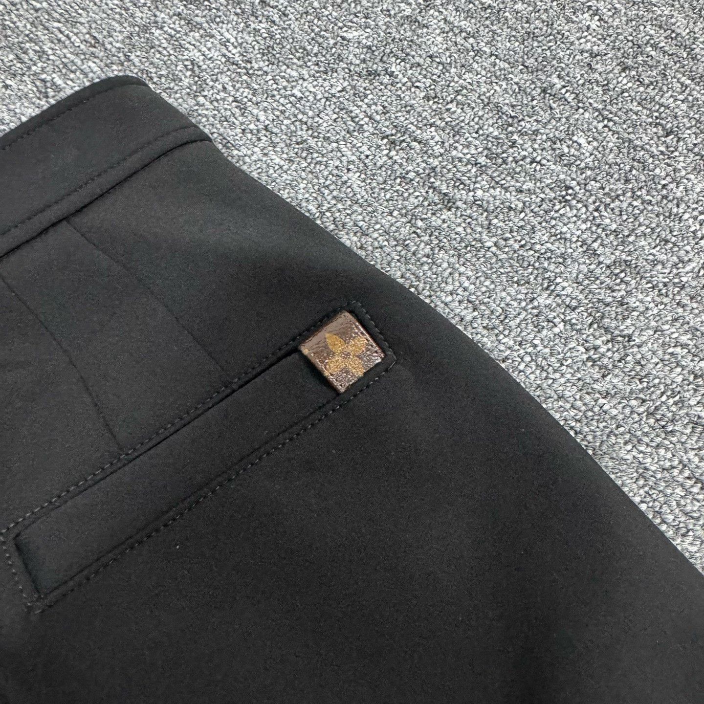 Louis Vuitton Louis Vuitton Slim Fit Flared Pants Size 36 Size 36" / US 14 / IT 50 - 6 Thumbnail