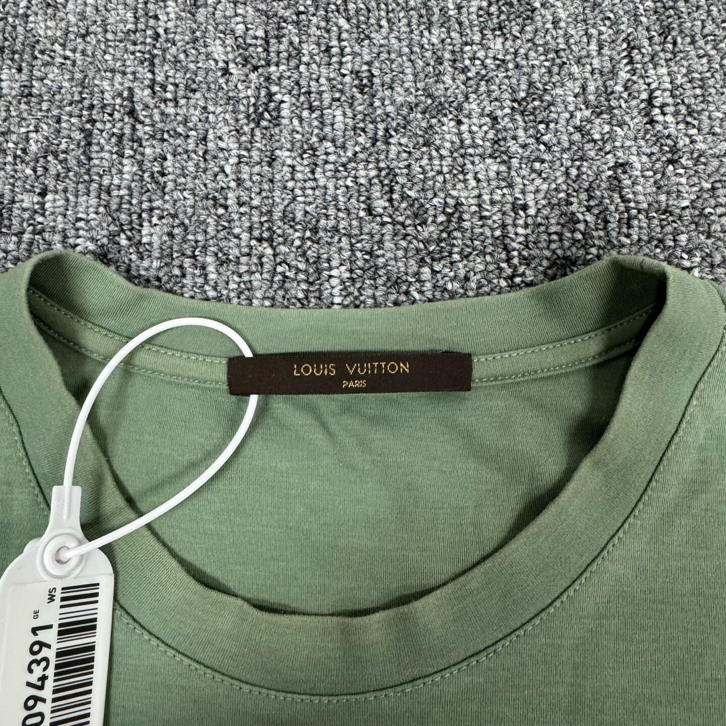 Louis Vuitton Louis Vuitton LV Letter Logo Short-Sleeve T-Shirt L Size US L / EU 52-54 / 3 - 5 Thumbnail