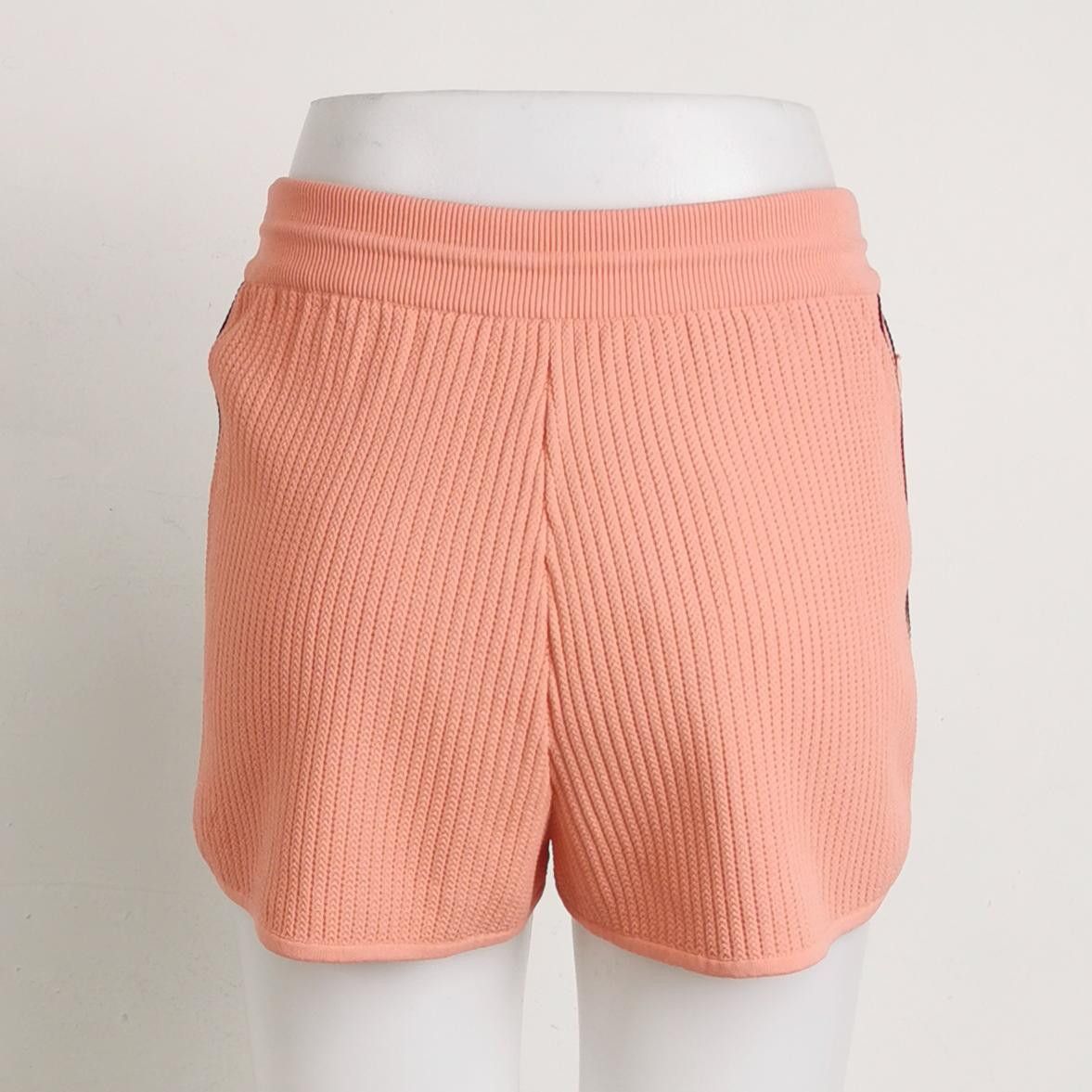 Gucci Gucci Women 26 Shorts Size 26" / US 2 / IT 38 - 2 Thumbnail