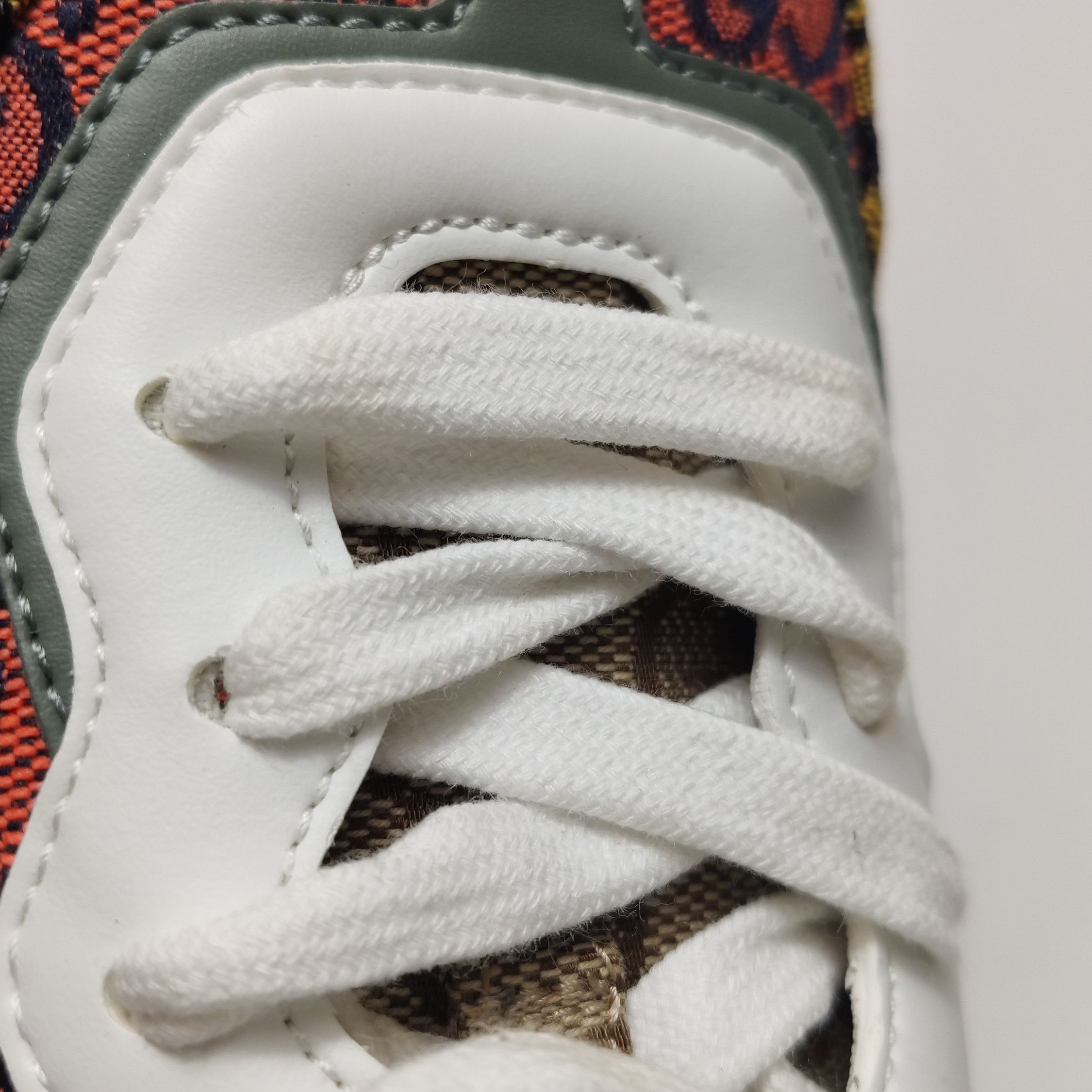 Gucci Gucci Women 5 Lowtop Sneakers Size US 5 / IT 35 - 9 Thumbnail