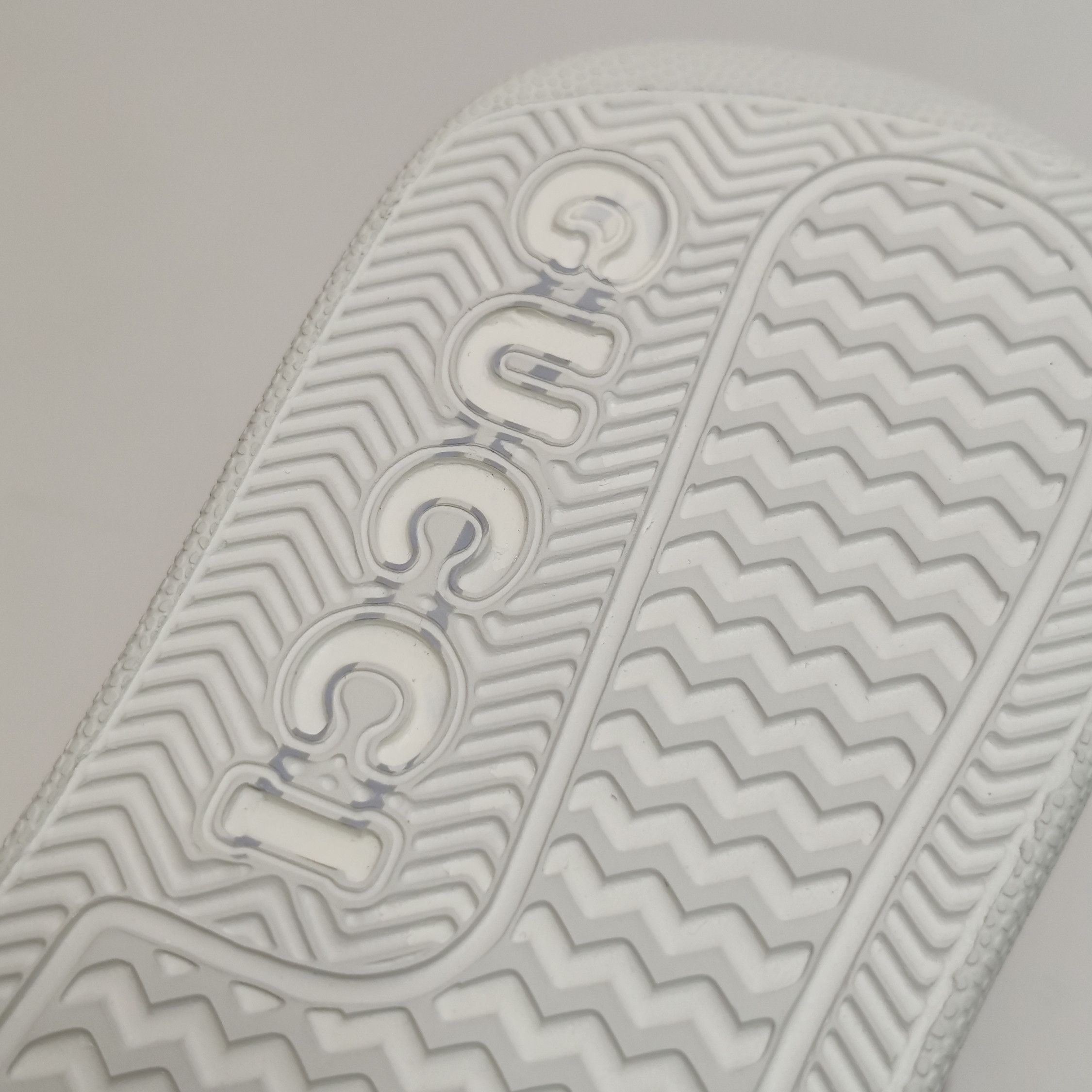 Gucci Gucci Women 5 Lowtop Sneakers Size US 5 / IT 35 - 8 Thumbnail