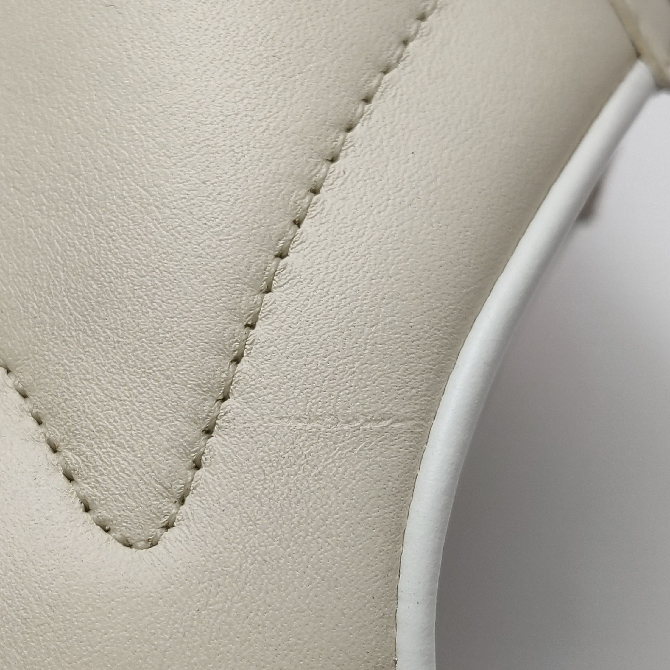 Gucci Gucci Women 5 Lowtop Sneakers Size US 5 / IT 35 - 7 Thumbnail