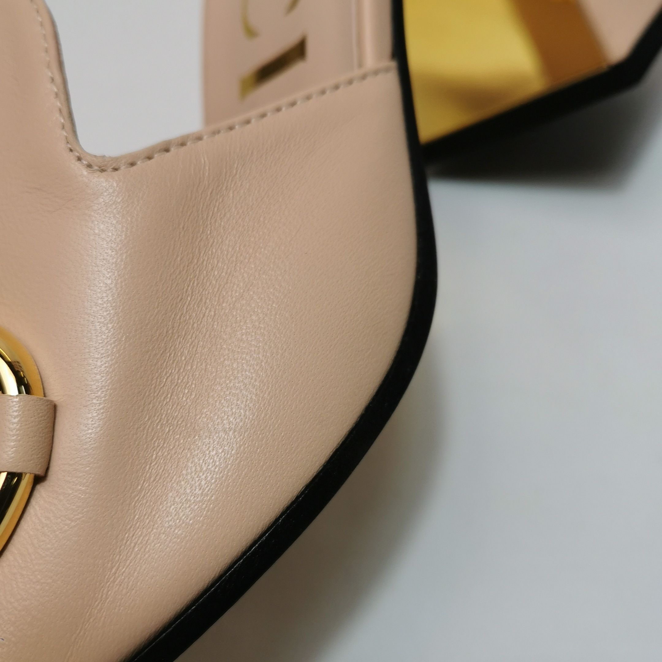 Gucci Gucci Women 9 Sandals Size US 9 / IT 39 - 12 Thumbnail